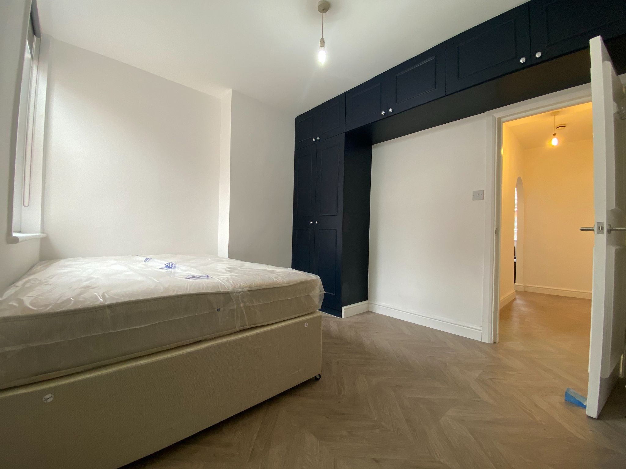 2 bedroom apartment flat/apartment To Let in London - Property photograph