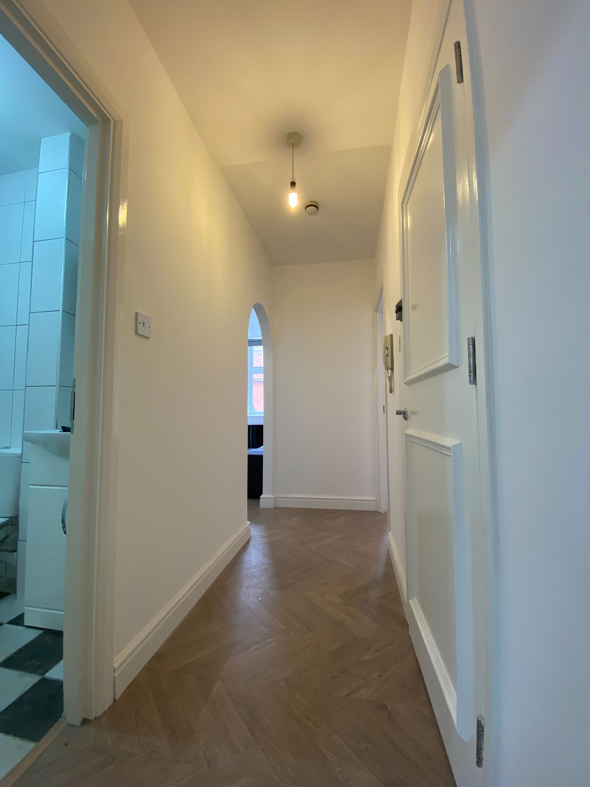 2 bedroom apartment flat/apartment To Let in London - Photograph 3