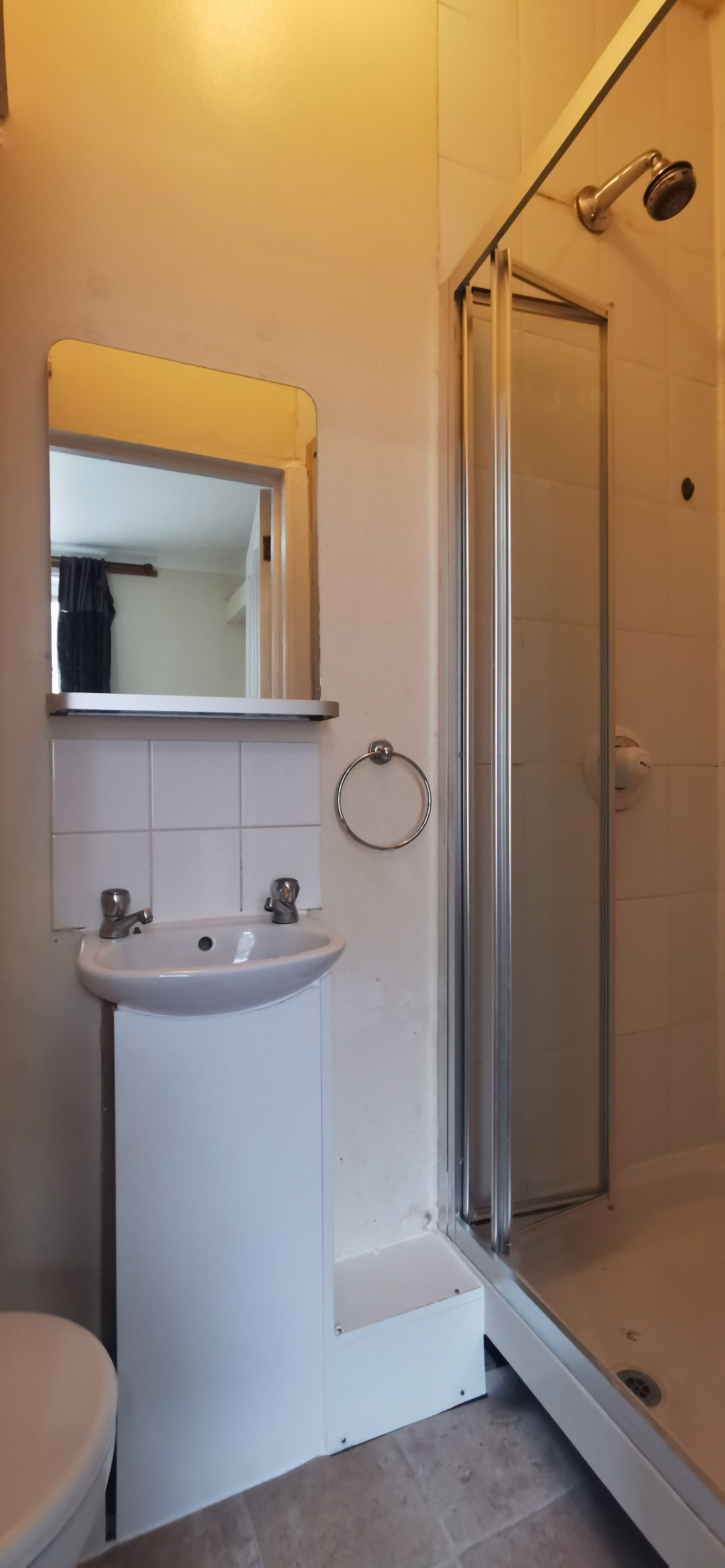 1 bedroom studio flat/apartment To Let in Willesden Green - Photograph 4