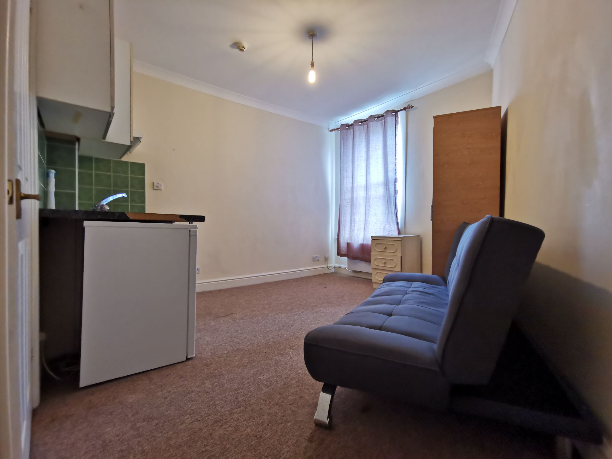 1 bedroom studio flat/apartment To Let in London - Property photograph