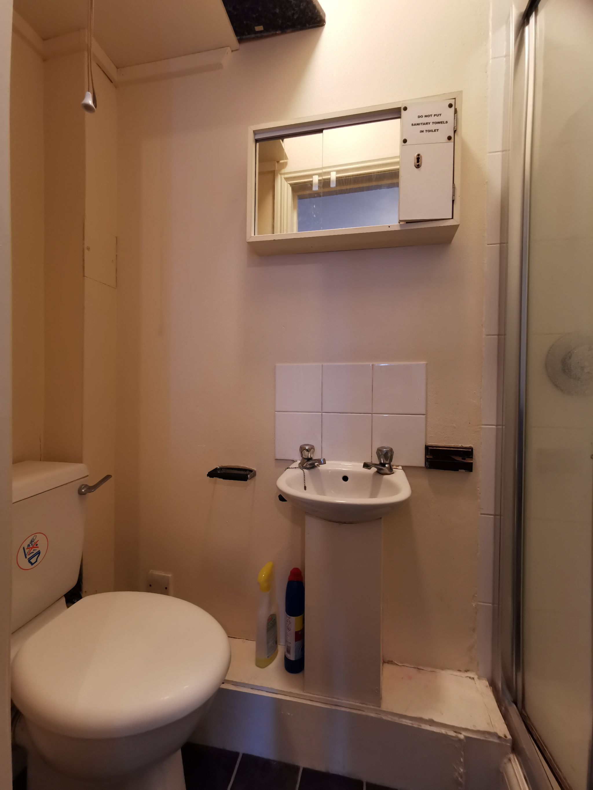 1 bedroom studio flat/apartment To Let in London - Photograph 4