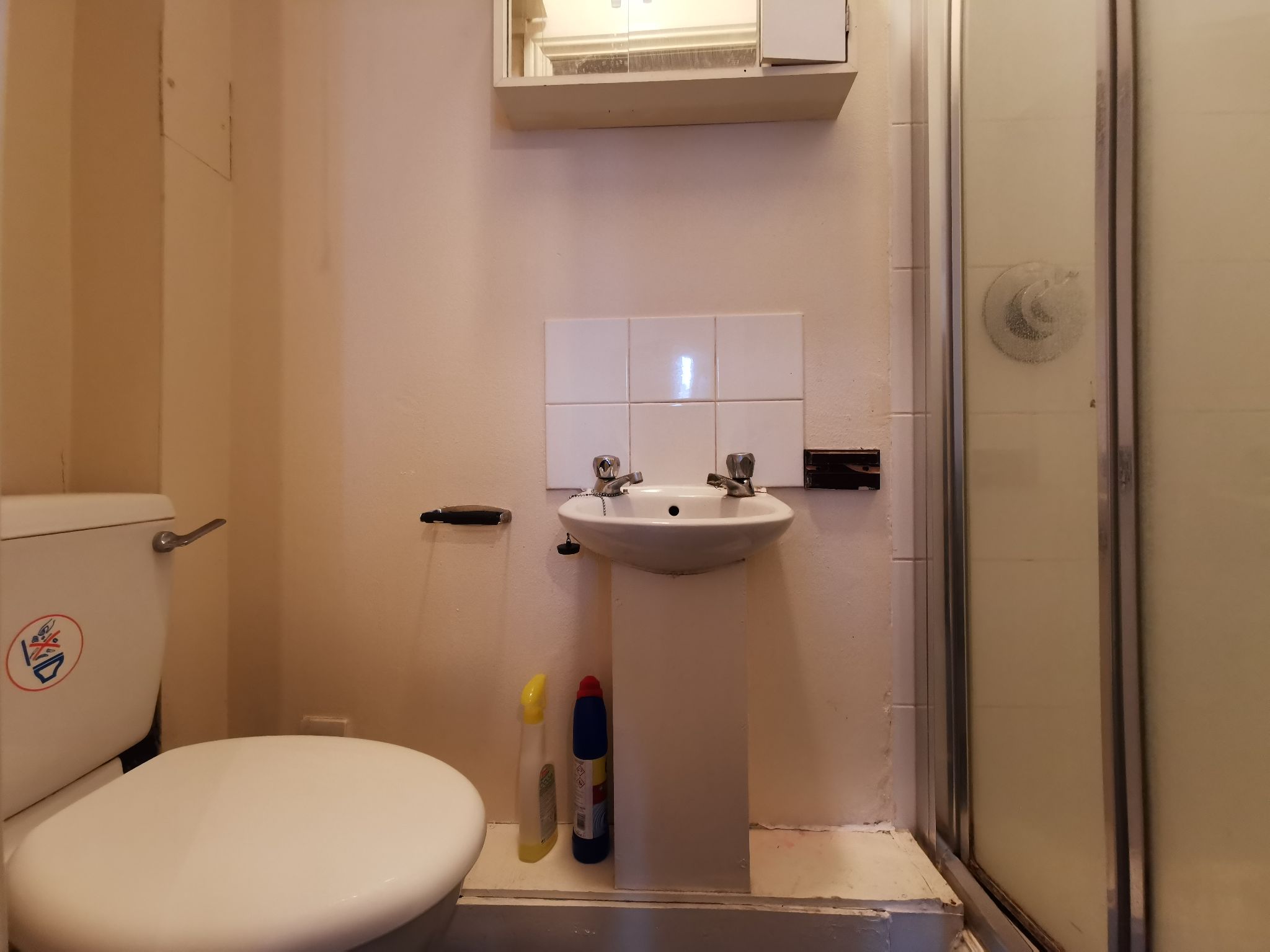 1 bedroom studio flat/apartment To Let in London - Property photograph