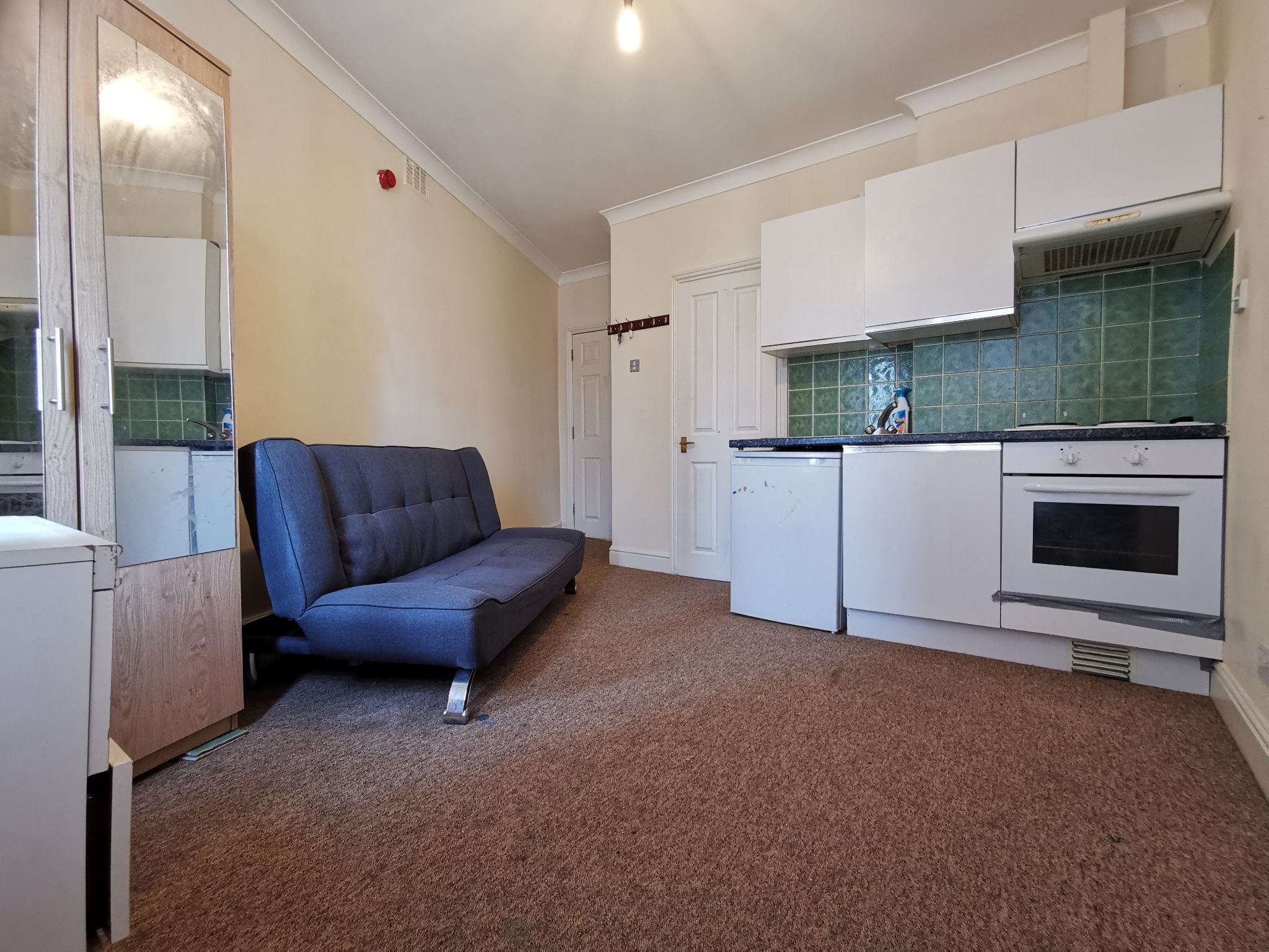 1 bedroom studio flat/apartment To Let in London - Property photograph