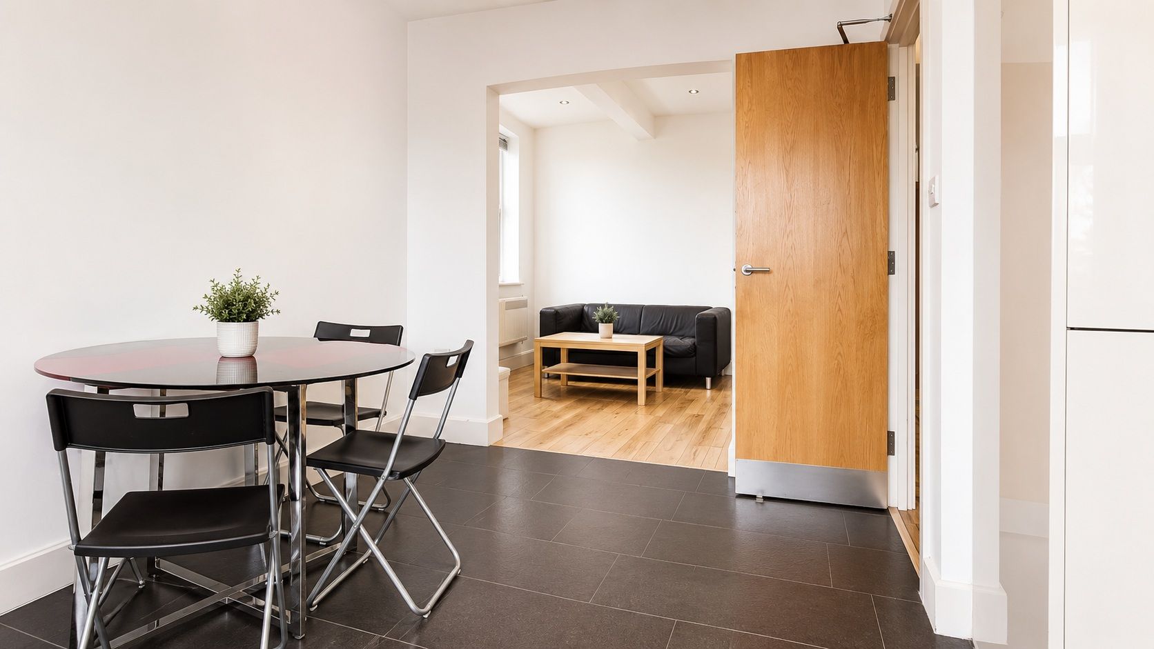 3 bedroom flat flat/apartment To Let in Willesden - Property photograph
