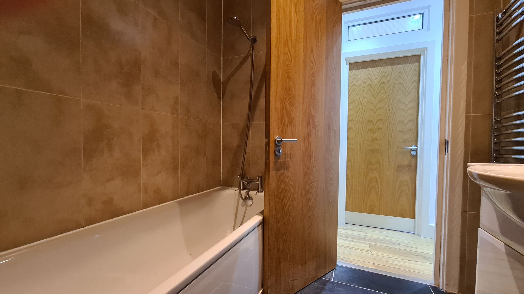 3 bedroom flat flat/apartment To Let in Willesden - Photograph 10
