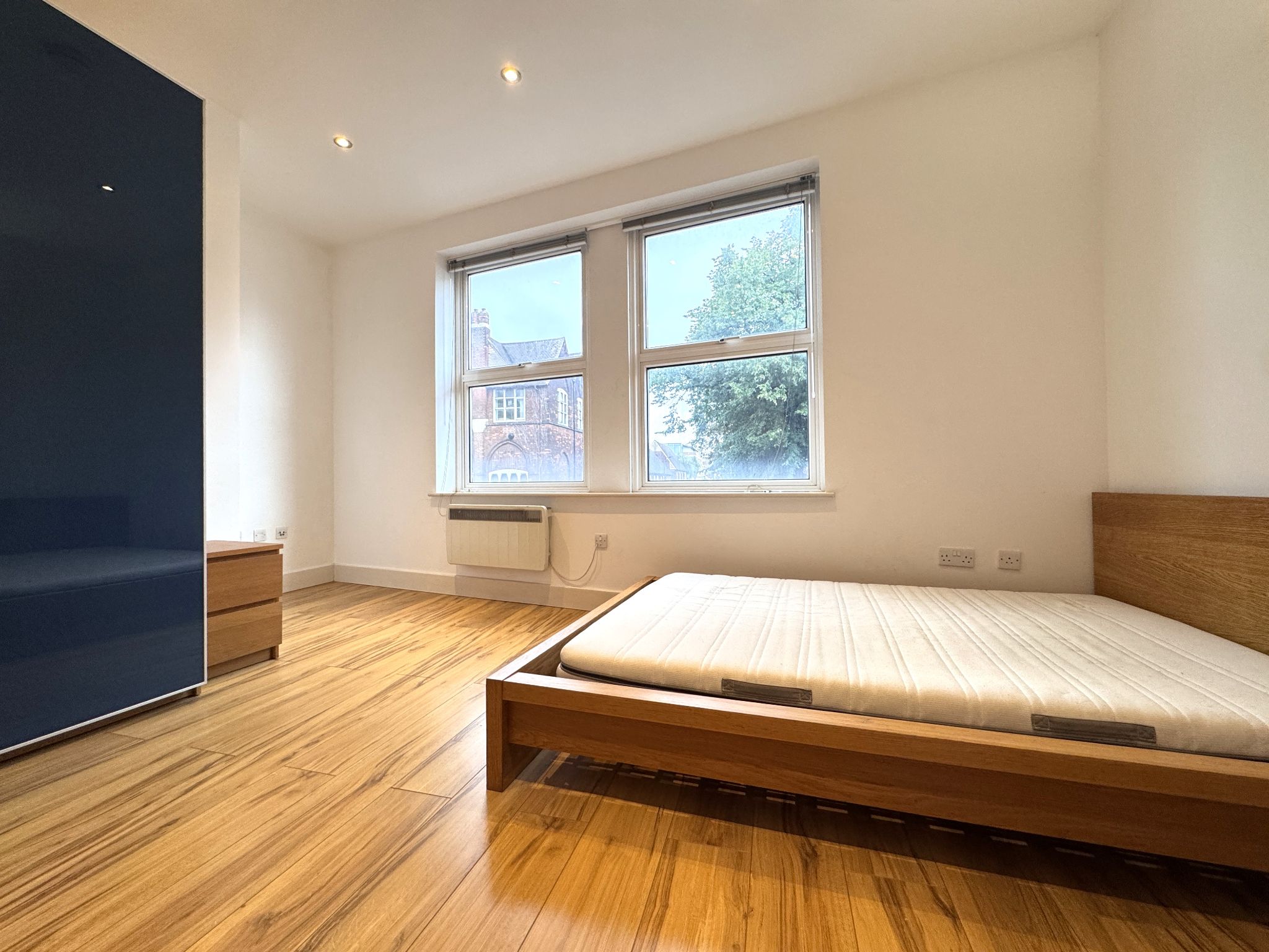 2 bedroom flat flat/apartment To Let in Willesden Green - Photograph 12
