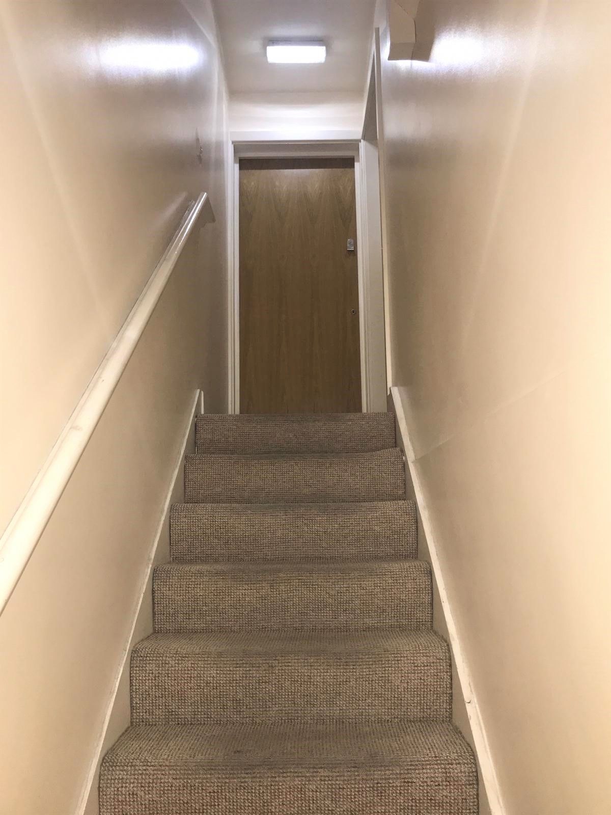 2 bedroom flat flat/apartment To Let in Willesden Green - ENTRANCE