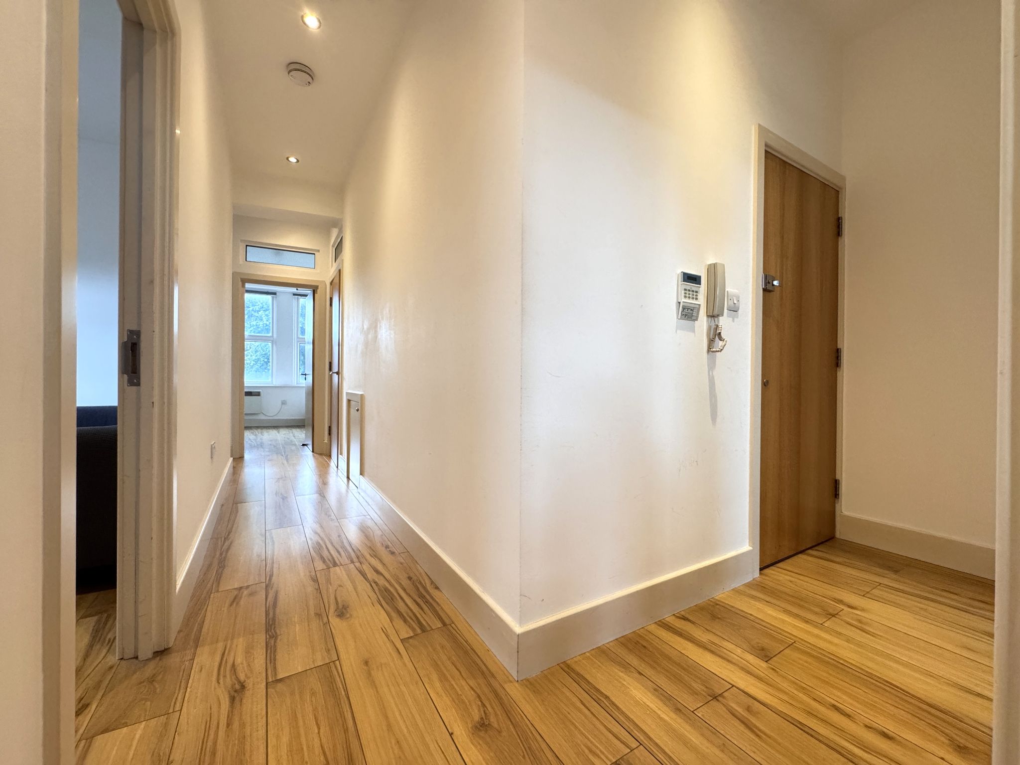 2 bedroom flat flat/apartment To Let in Willesden Green - Photograph 9