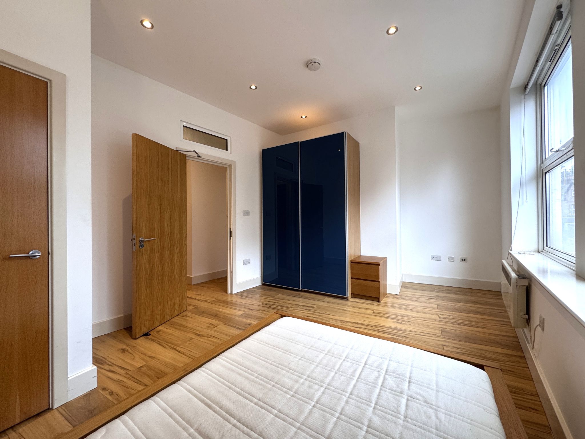 2 bedroom flat flat/apartment To Let in Willesden Green - Photograph 13