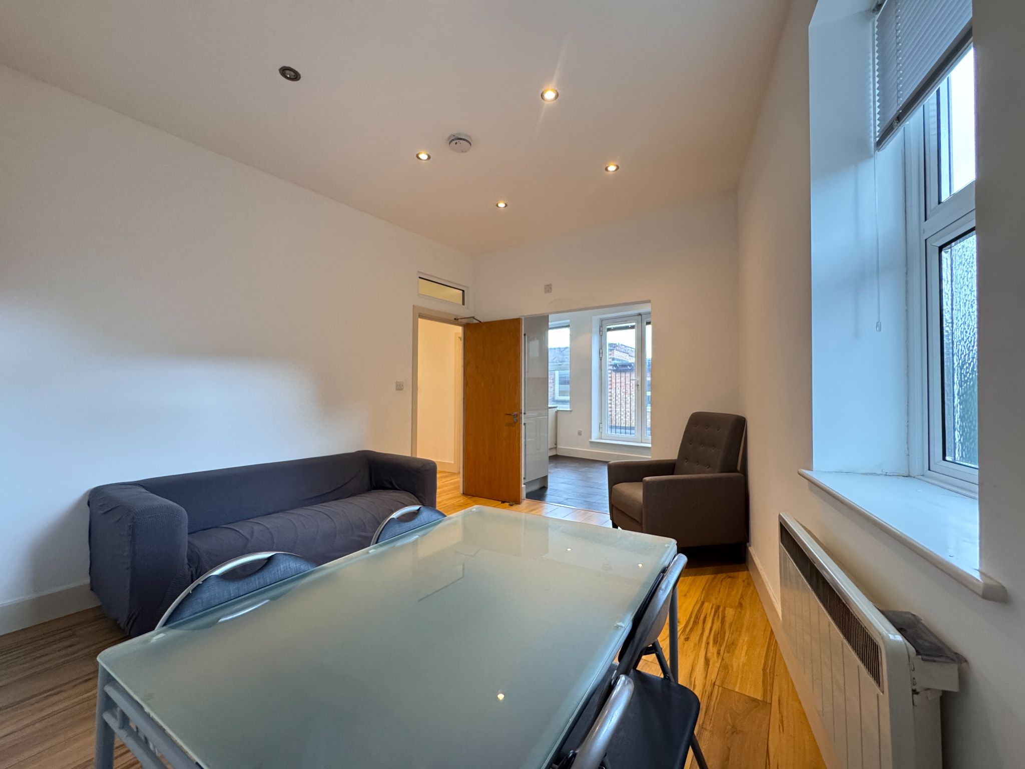 2 bedroom flat flat/apartment To Let in Willesden Green - Photograph 5