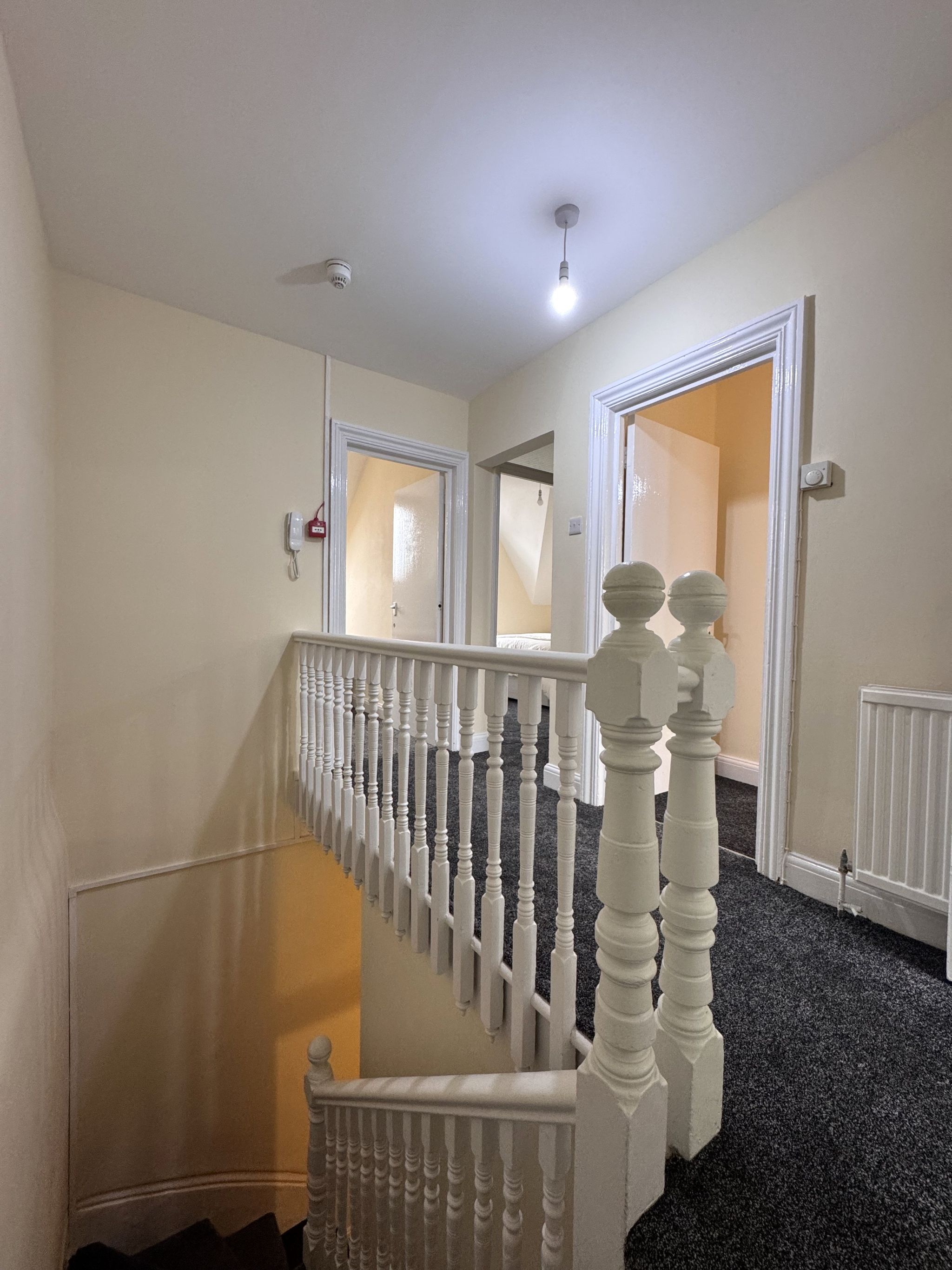 2 bedroom flat flat/apartment To Let in Cricklewood - Photograph 12