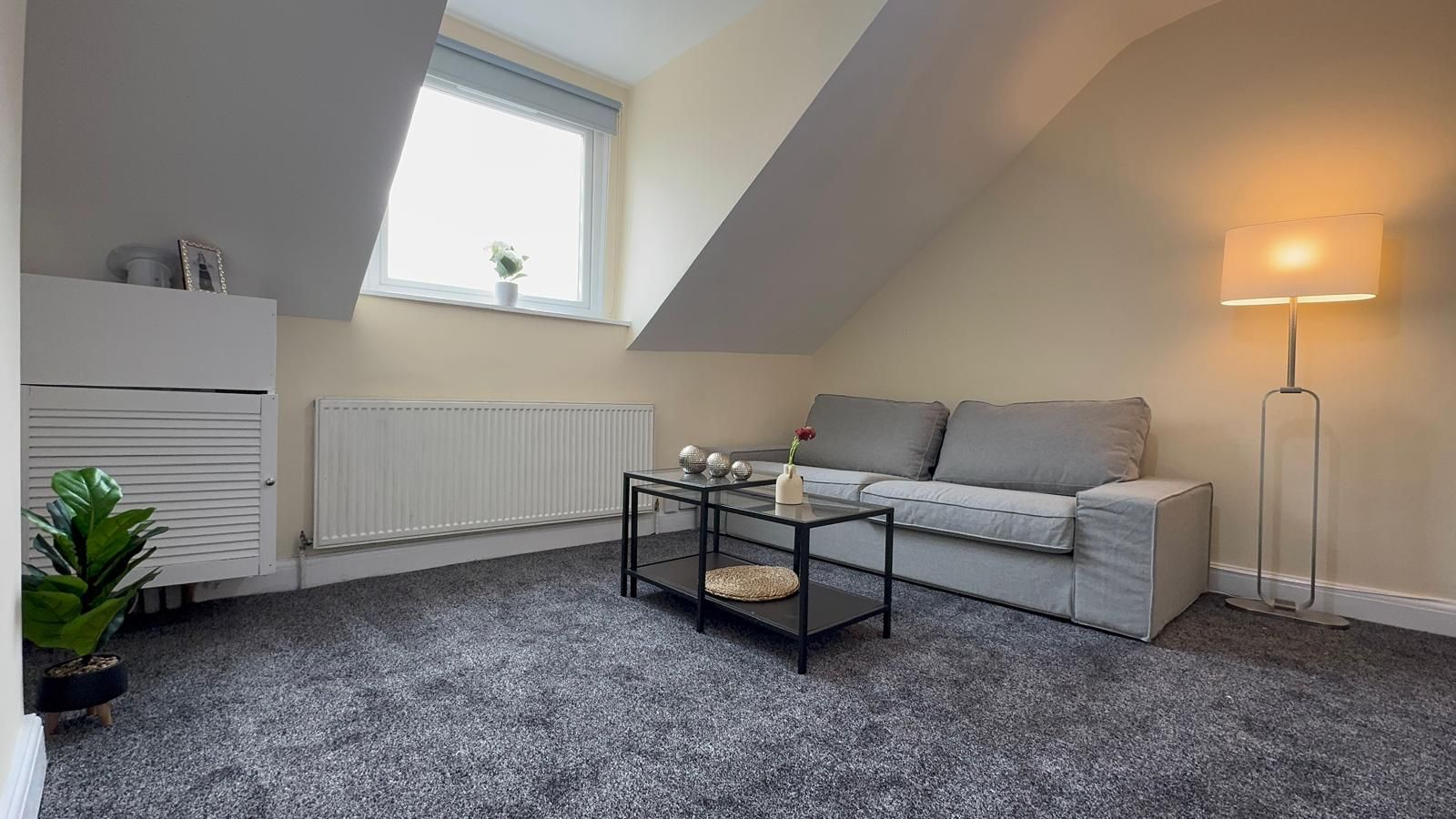 2 bedroom flat flat/apartment To Let in Cricklewood - Photograph 4