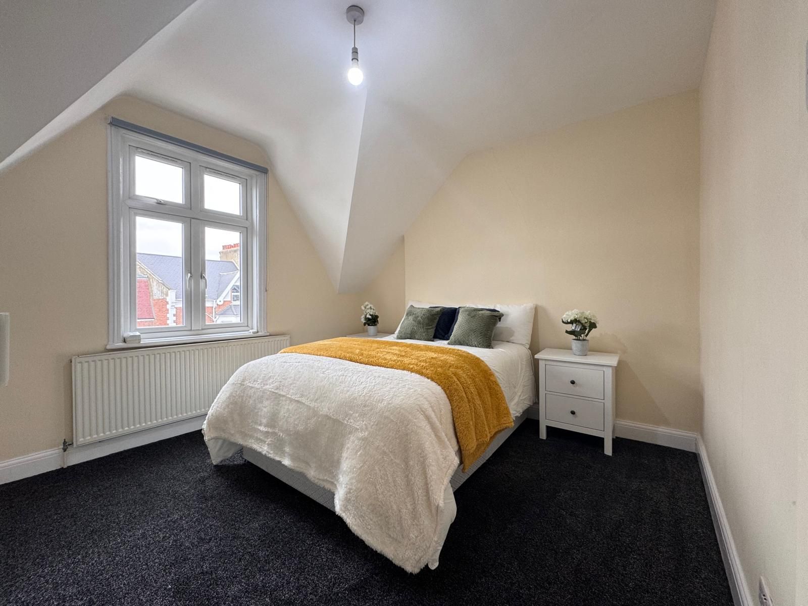 2 bedroom flat flat/apartment To Let in Cricklewood - Photograph 5