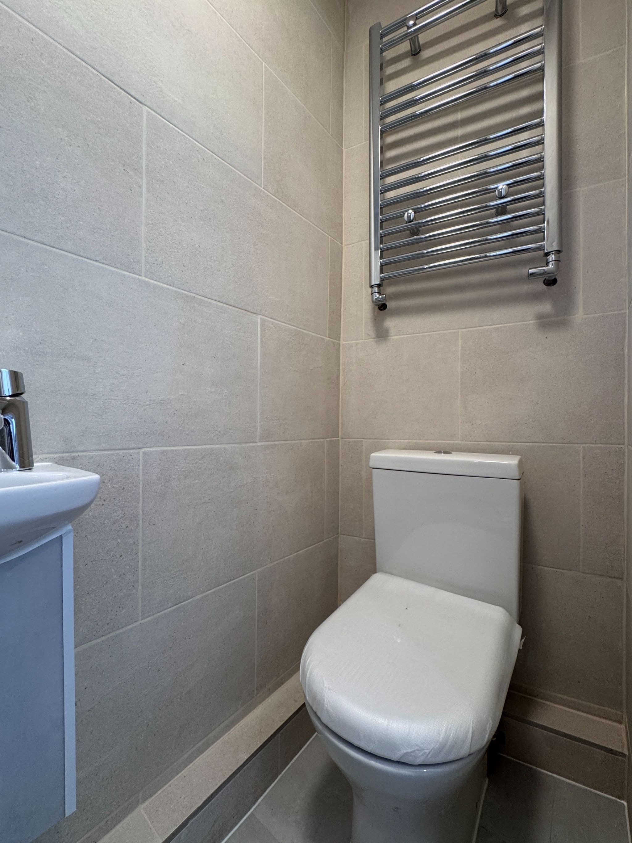 1 bedroom studio flat/apartment To Let in Willesden - Photograph 4