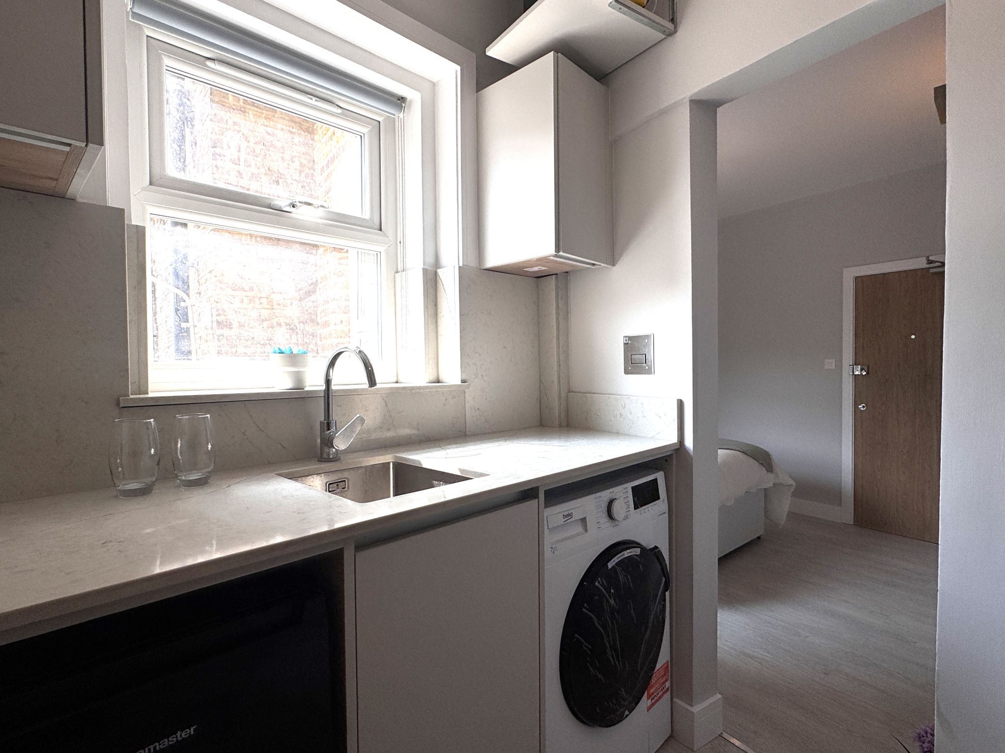 1 bedroom studio flat/apartment To Let in Willesden - Photograph 6