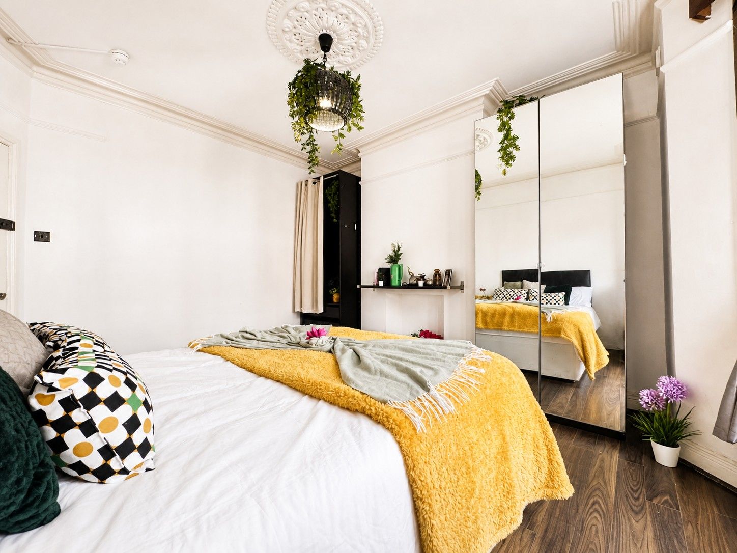 1 bedroom shared house To Let in London - Photograph 4