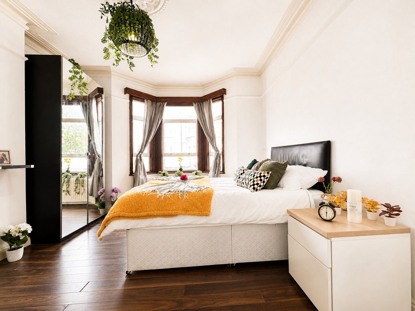 1 bedroom shared house To Let in London - Photograph 3