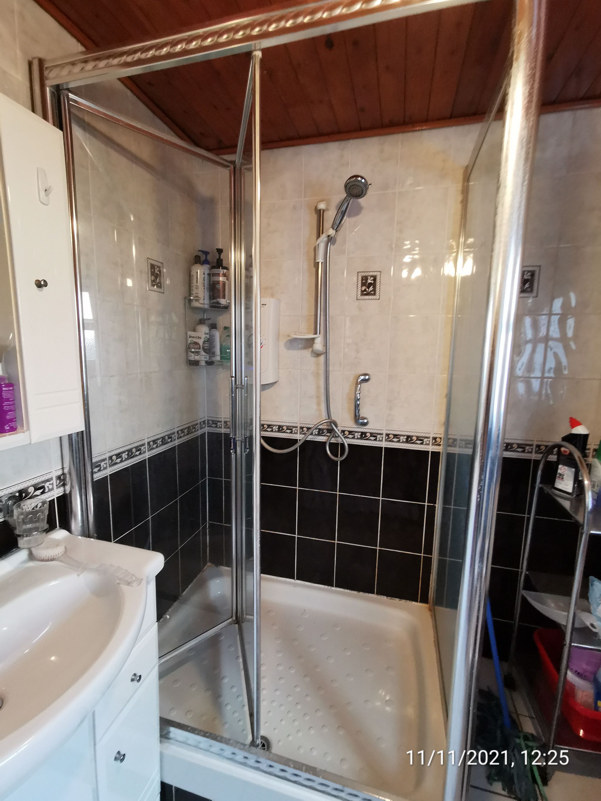 1 bedroom shared house To Let in London - Photograph 7