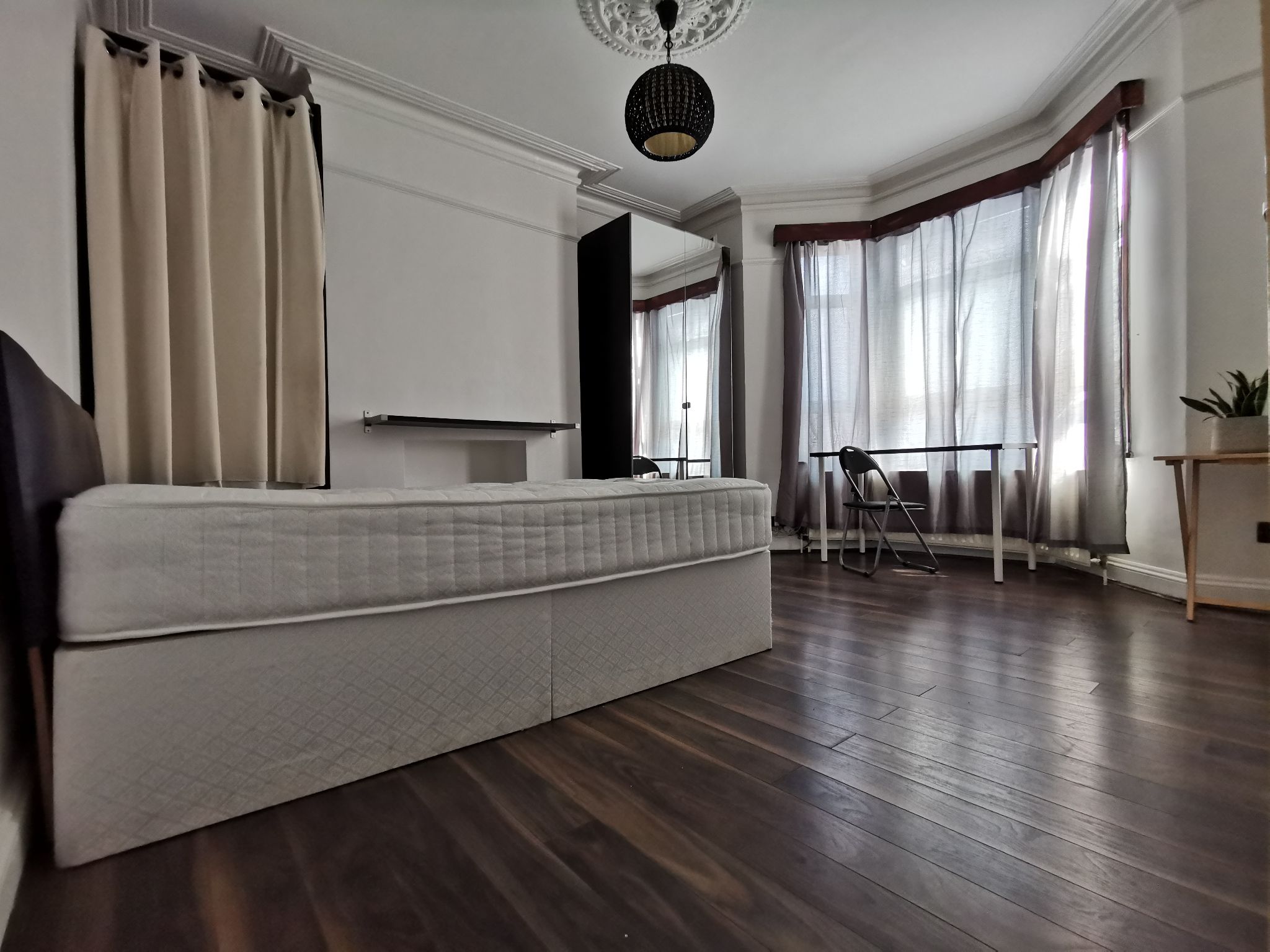 1 bedroom shared house To Let in London - Photograph 1