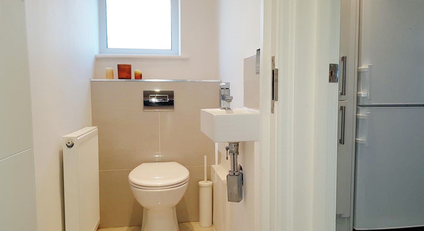 2 bedroom flat flat/apartment To Let in Stanmore - Seperate toilet