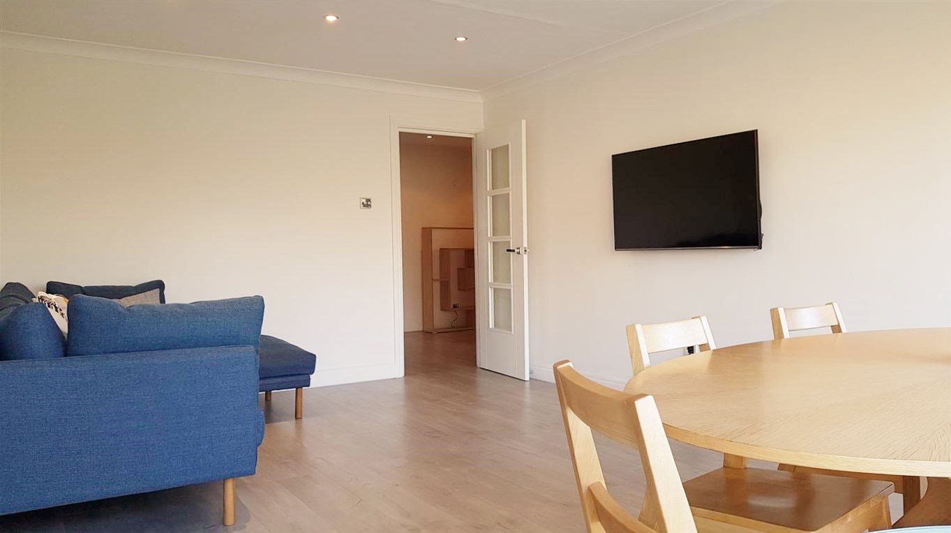 2 bedroom flat flat/apartment To Let in Stanmore - Modern Furnishings
