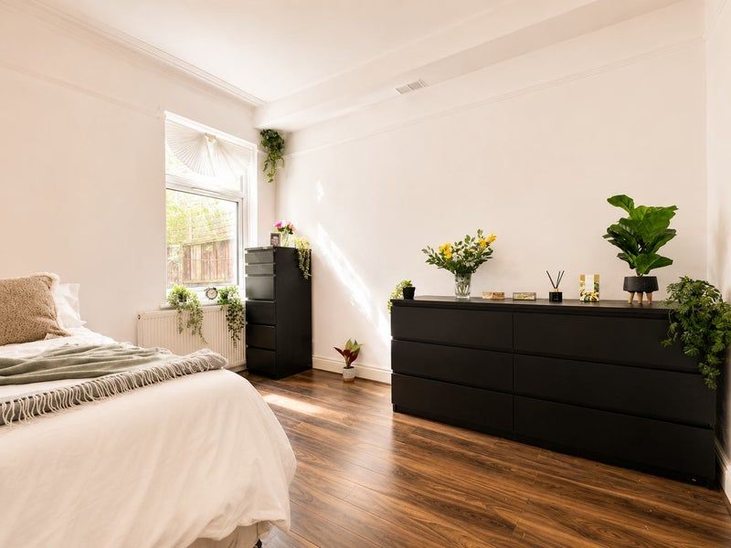 1 bedroom shared house Let in London - Photograph 3