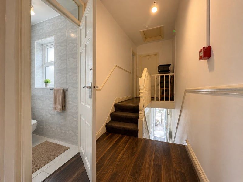 1 bedroom shared house Let in London - Photograph 5