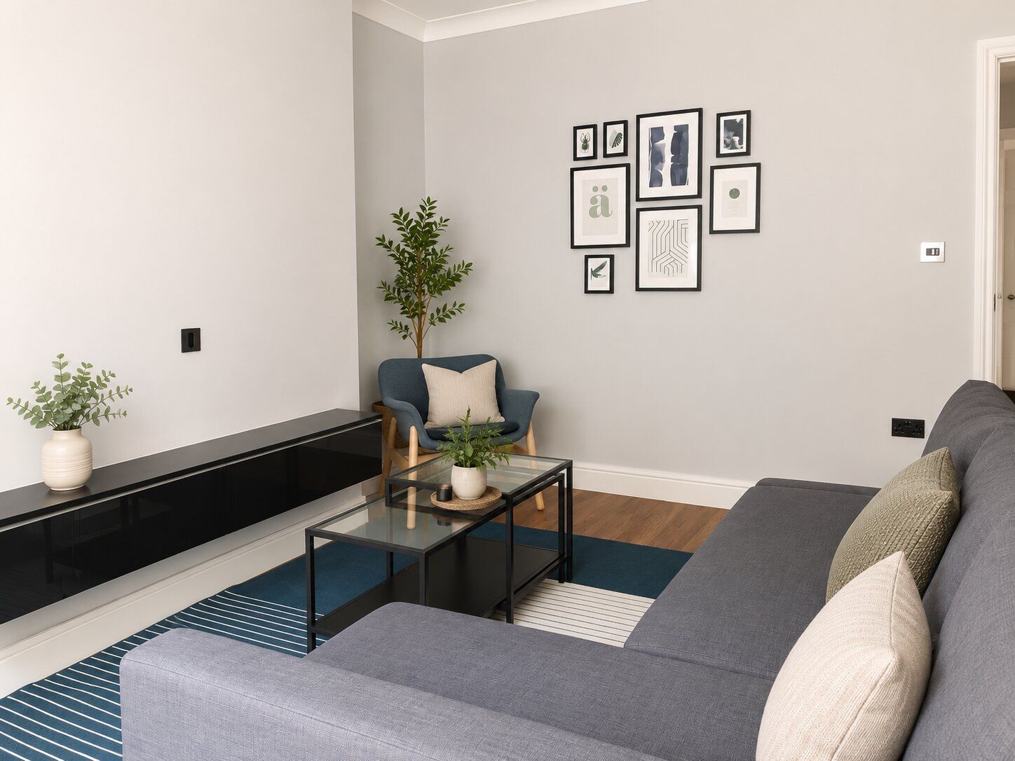2 bedroom flat flat/apartment To Let in London - Photograph 2