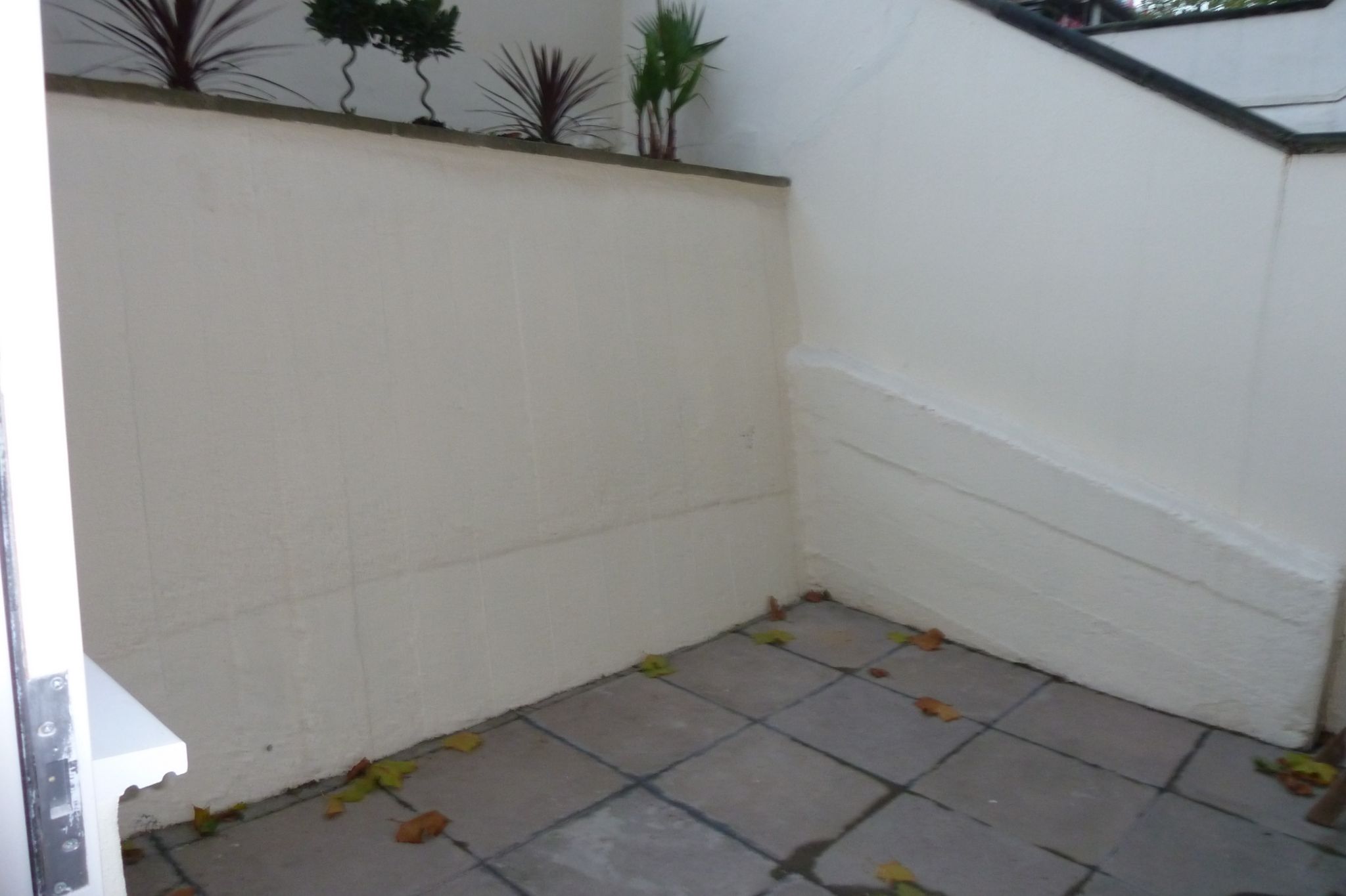 2 bedroom flat flat/apartment To Let in London - Patio