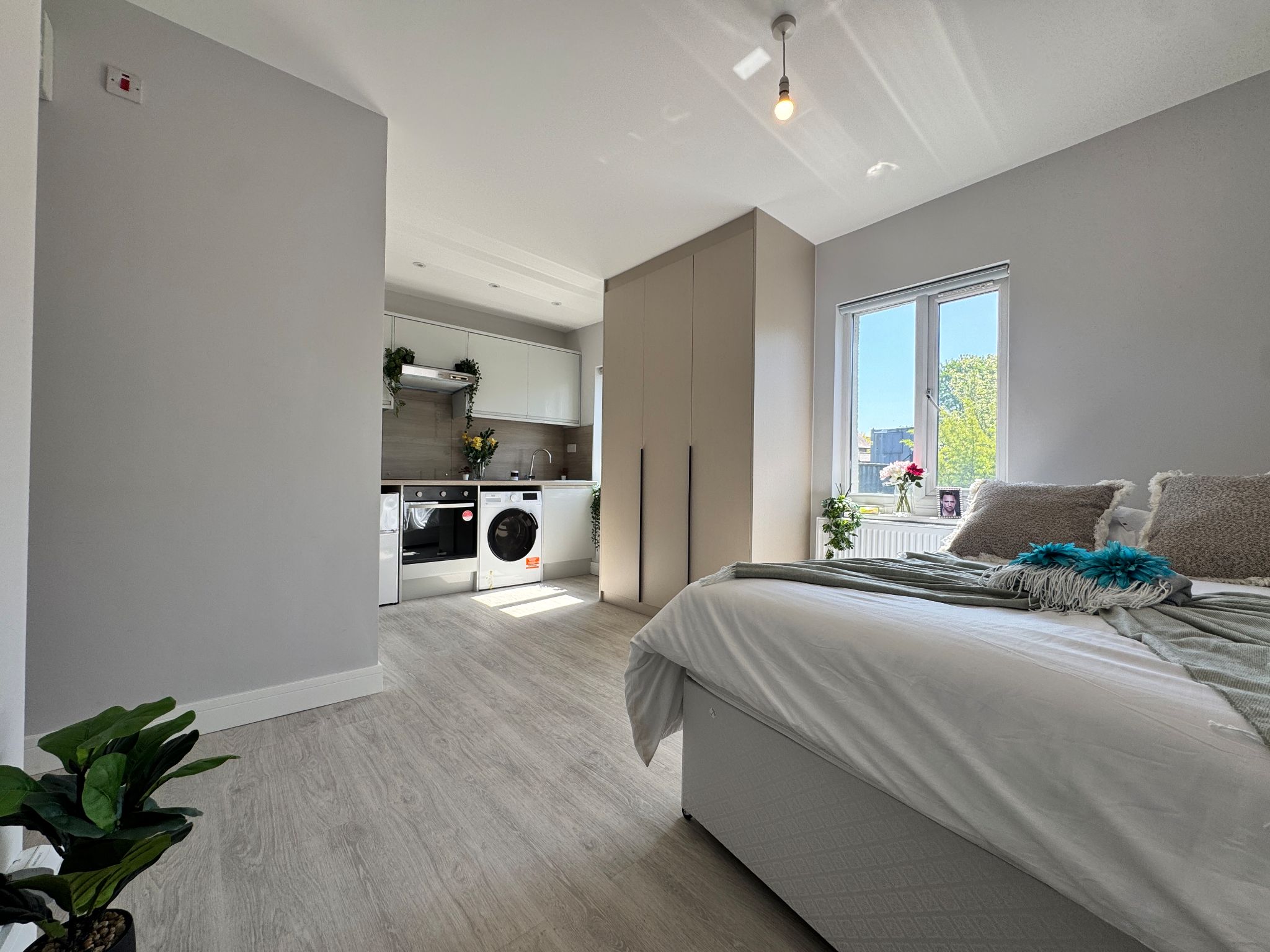 1 bedroom studio flat/apartment Let in Willesden - Photograph 4