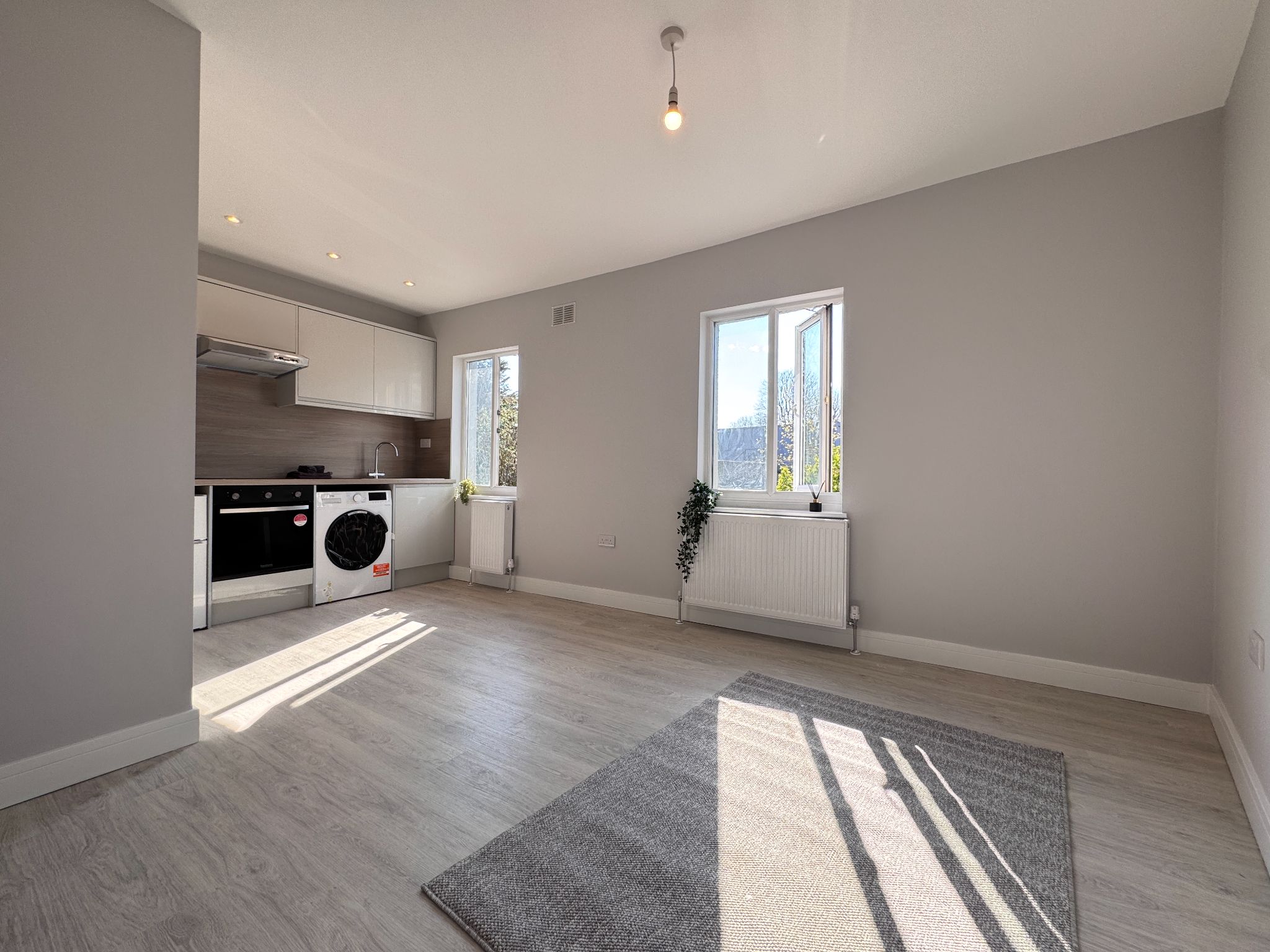 1 bedroom studio flat/apartment To Let in Willesden - Photograph 3