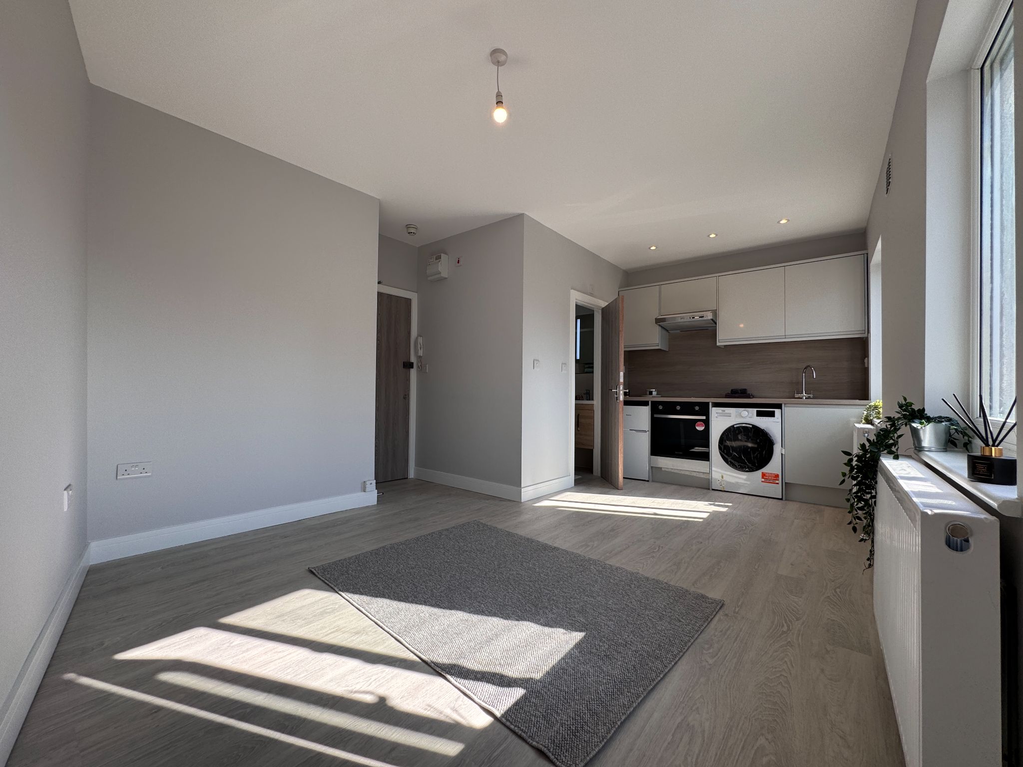 1 bedroom studio flat/apartment To Let in Willesden - Photograph 4