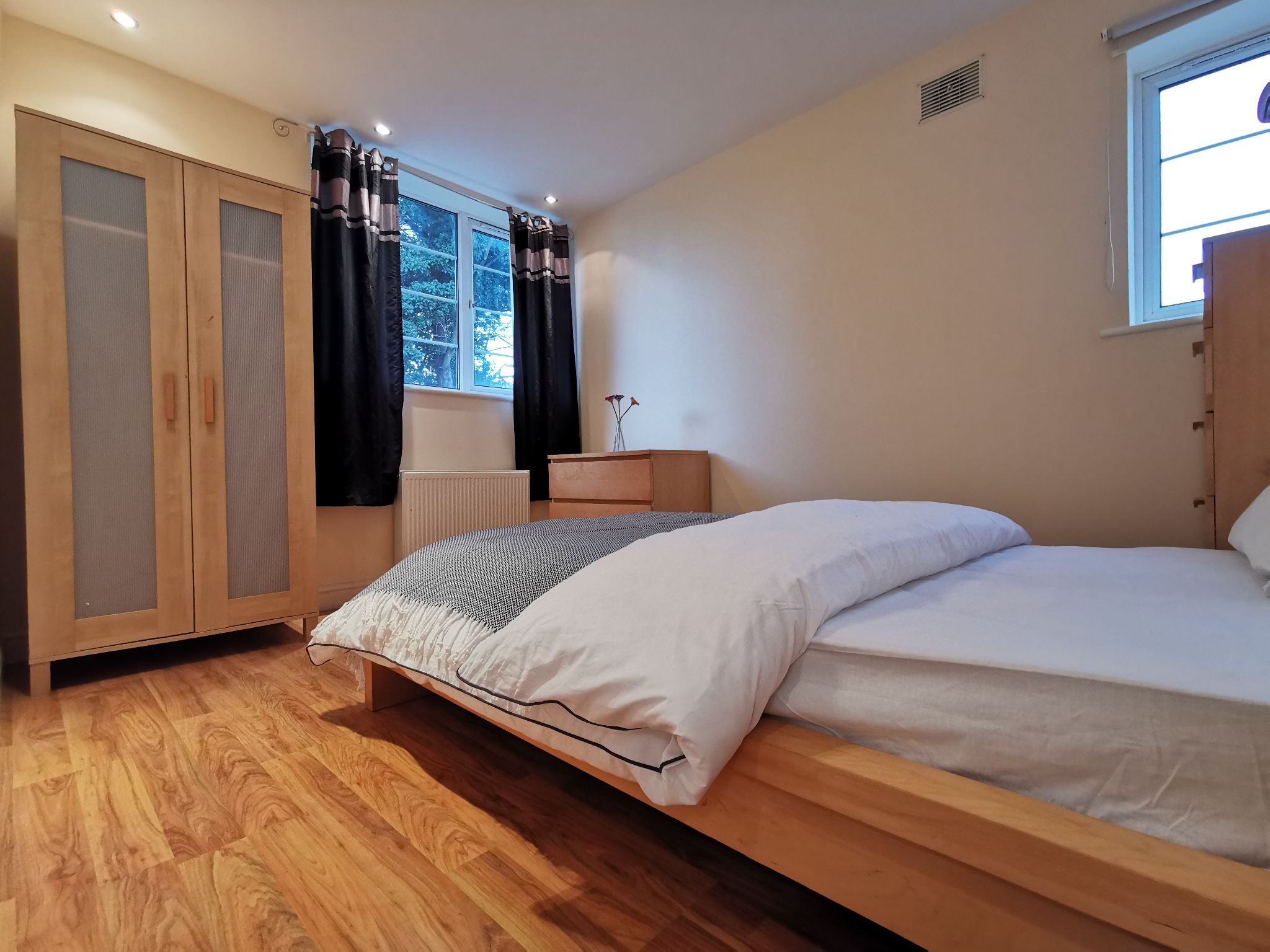 2 bedroom apartment flat/apartment To Let in Wembley - Property photograph