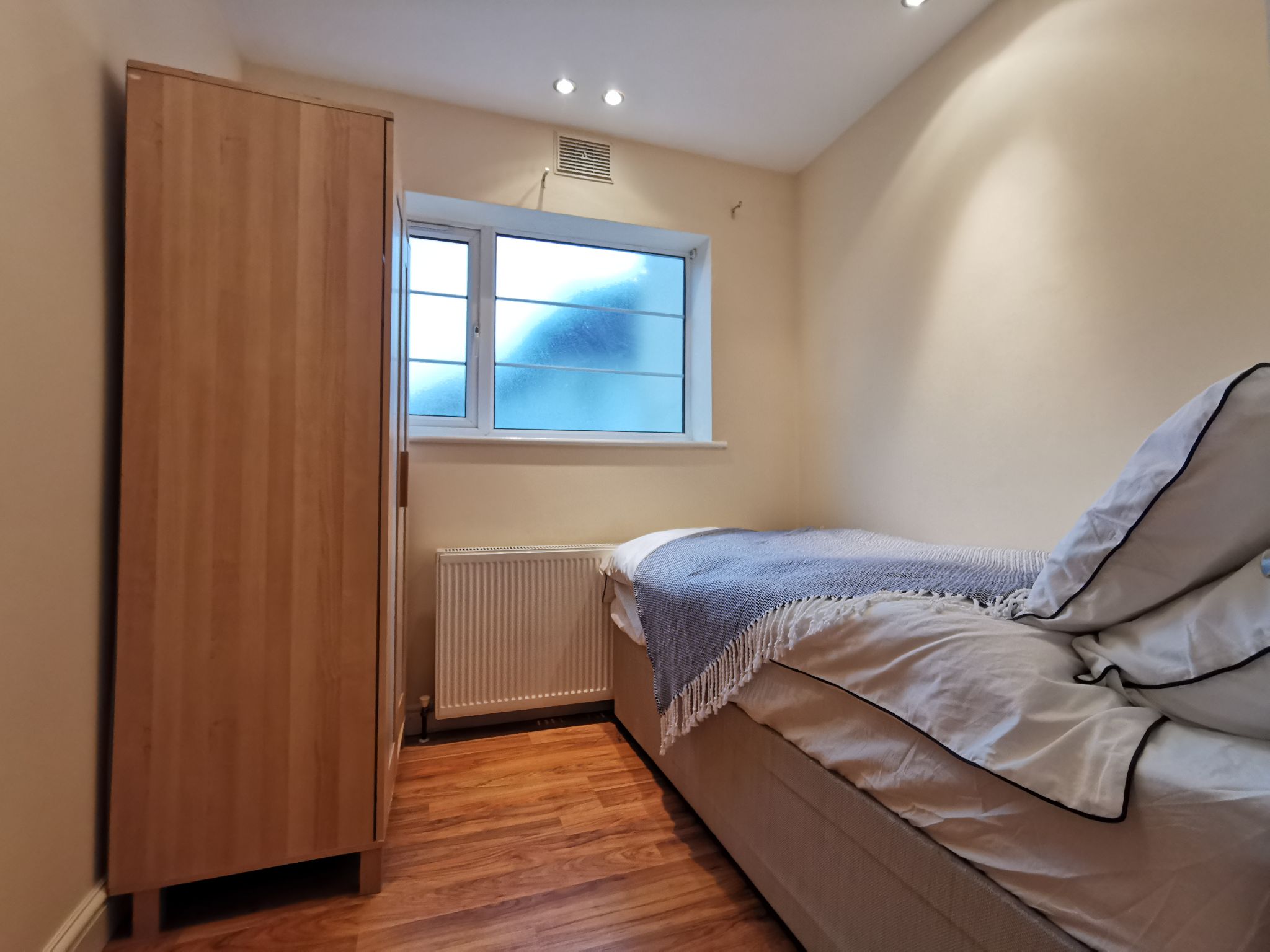 2 bedroom apartment flat/apartment To Let in Wembley - second bedroom single
