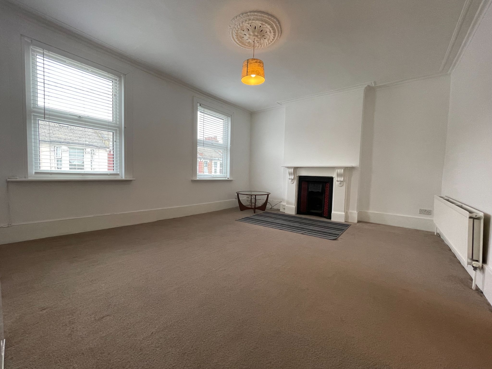 2 bedroom flat flat/apartment To Let in London - Property photograph