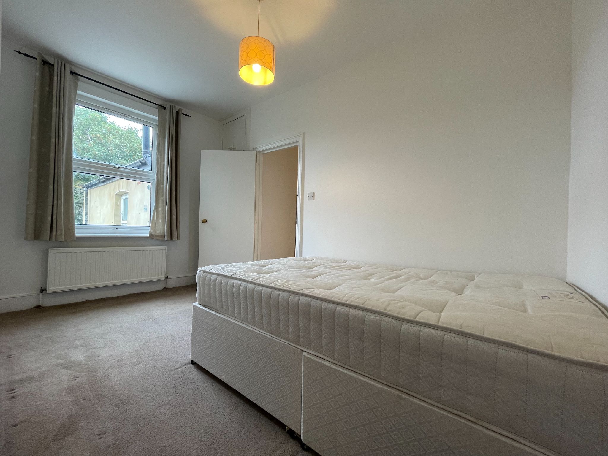 2 bedroom flat flat/apartment To Let in London - Photograph 9