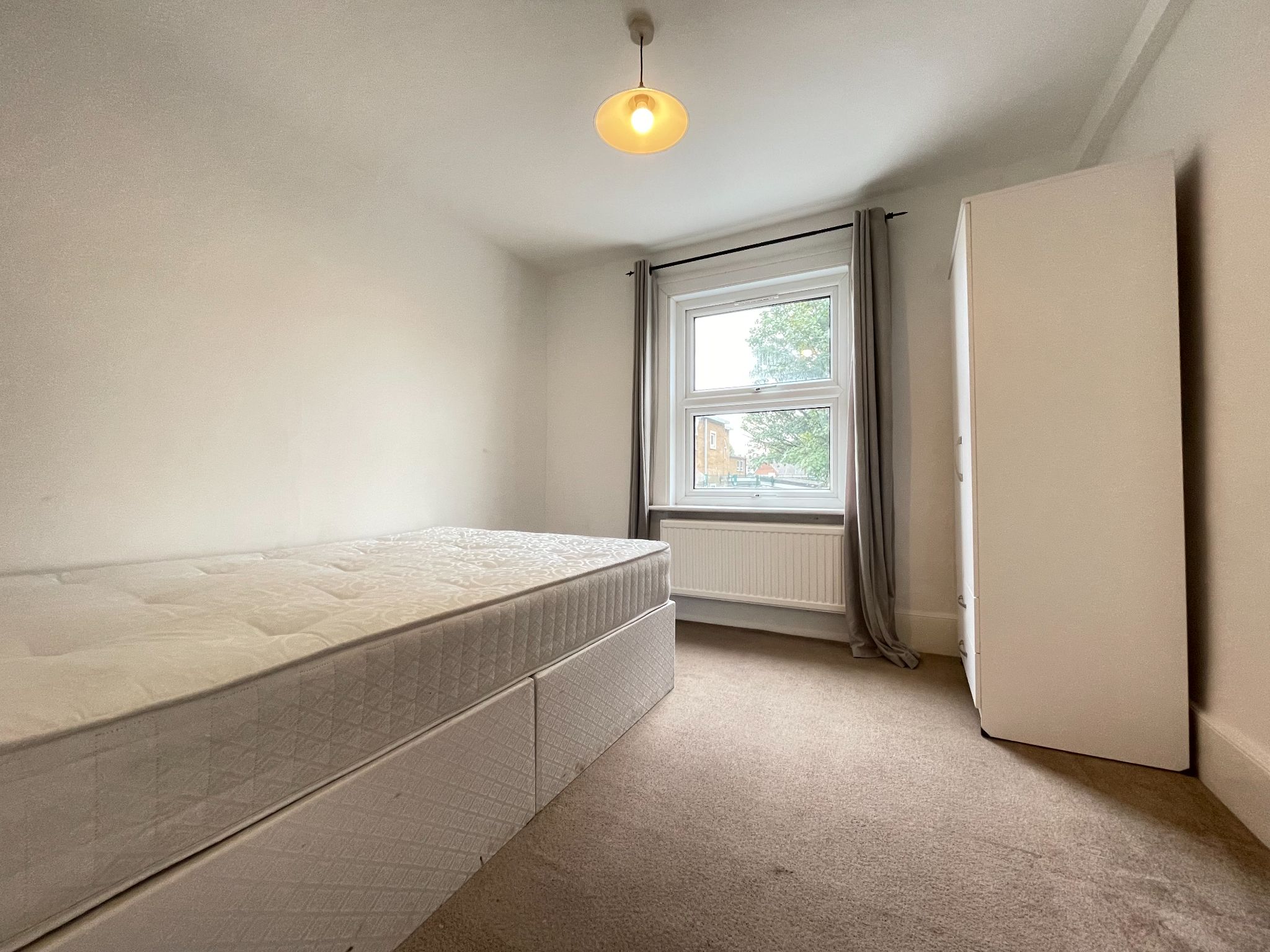 2 bedroom flat flat/apartment To Let in London - Photograph 7