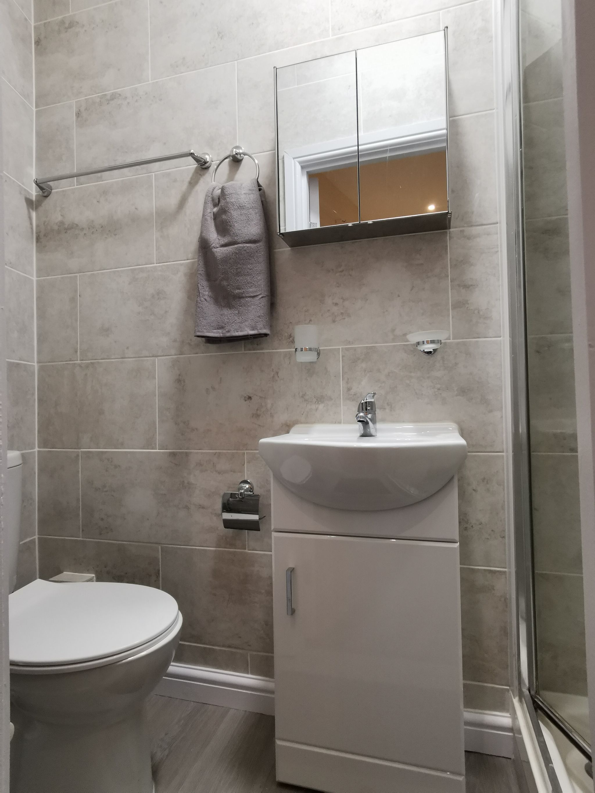 1 bedroom apartment flat/apartment To Let in Willesden Green - Bathroom