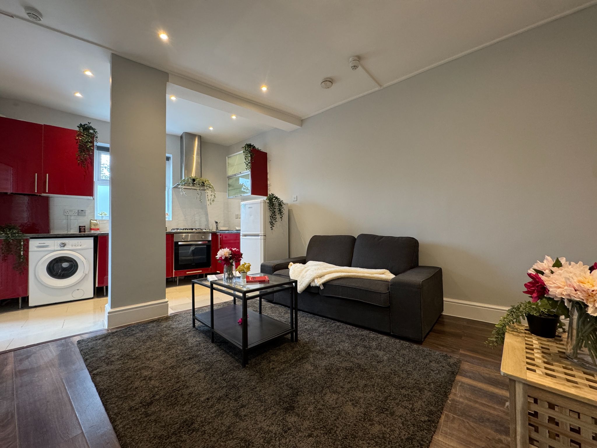 1 bedroom apartment flat/apartment To Let in Willesden Green - Photograph 1