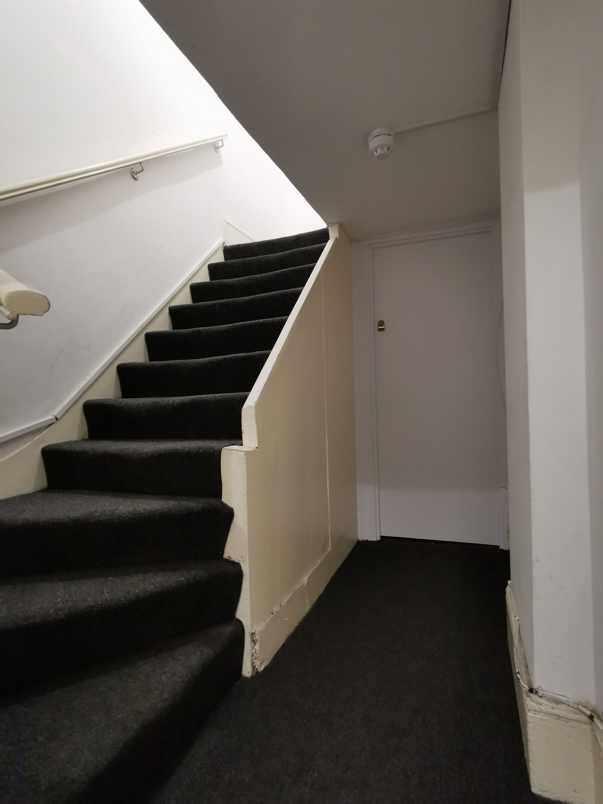 1 bedroom apartment flat/apartment To Let in Willesden Green - Fla Entrance