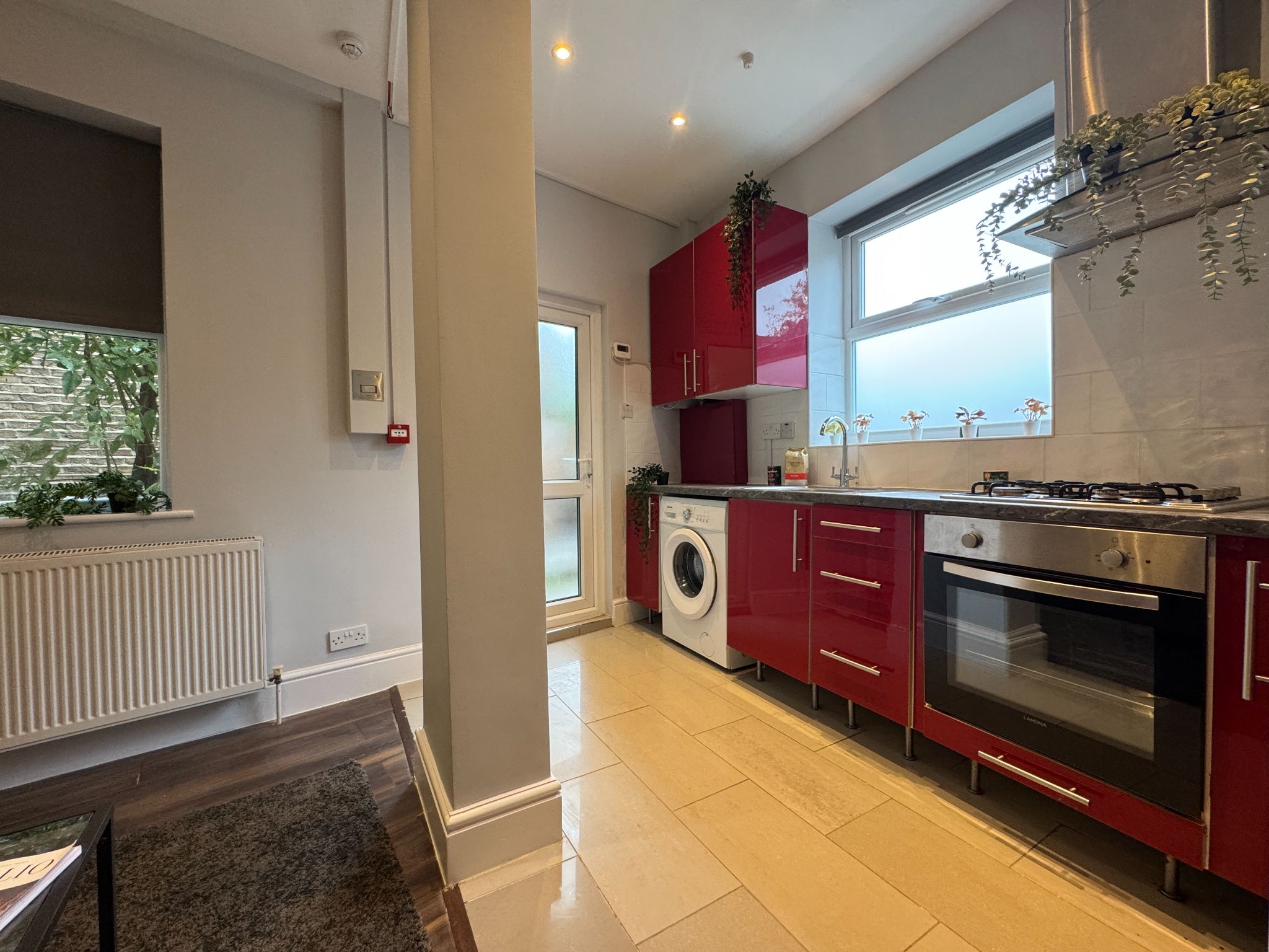 1 bedroom apartment flat/apartment To Let in Willesden Green - Photograph 4