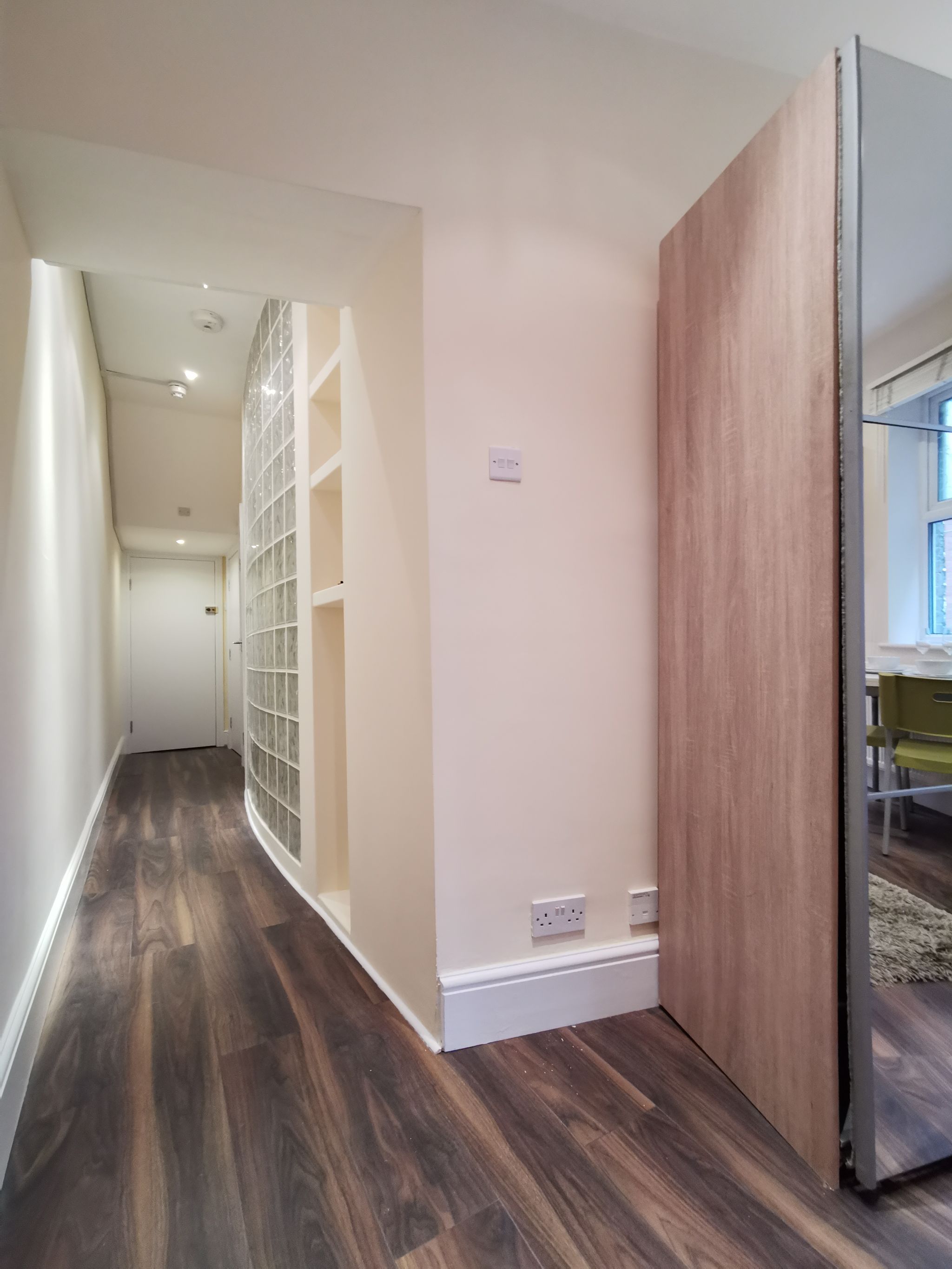 1 bedroom apartment flat/apartment To Let in Willesden Green - Entrance Hallway