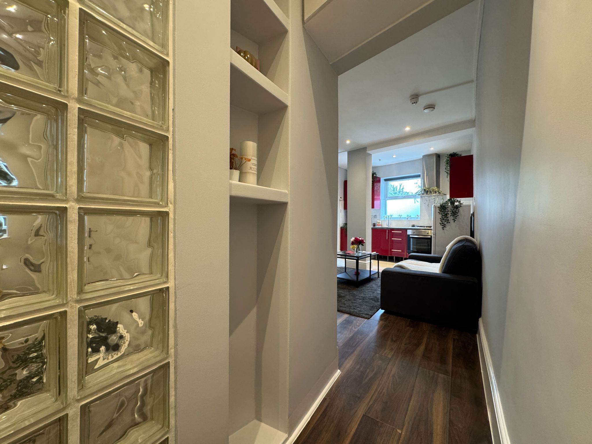 1 bedroom apartment flat/apartment To Let in Willesden Green - Photograph 3