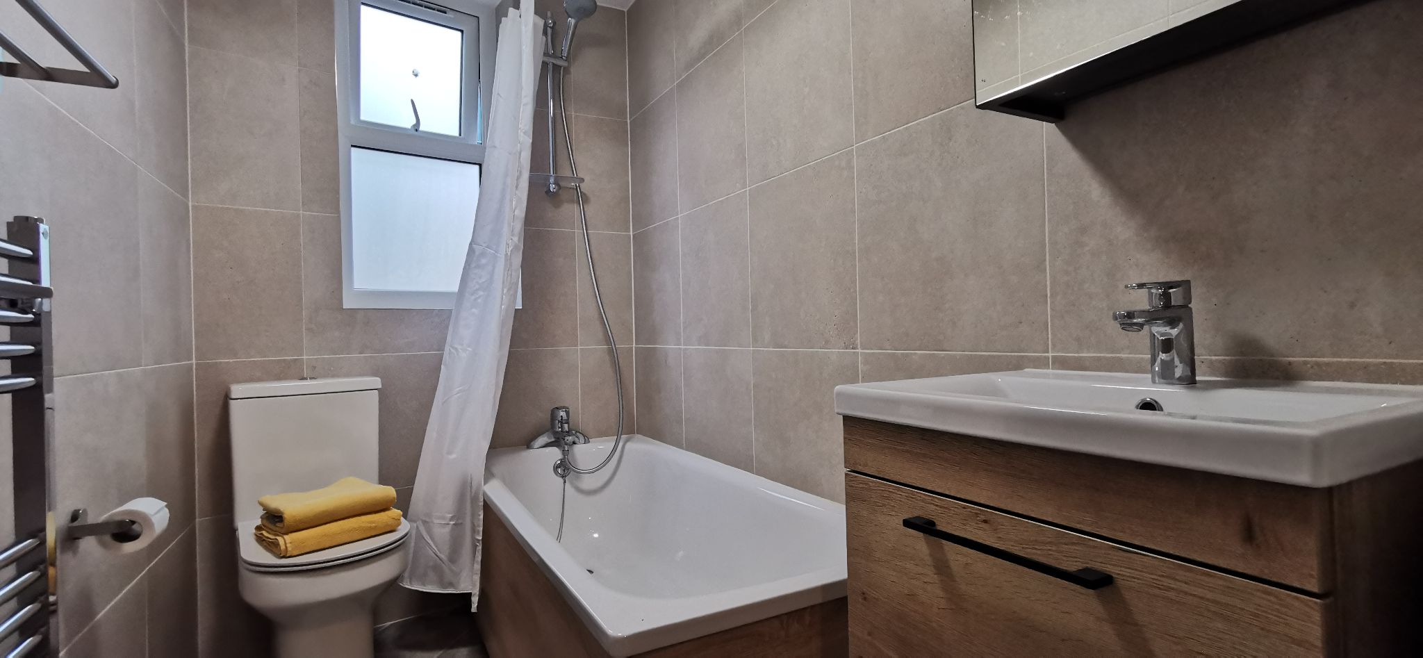 2 bedroom flat flat/apartment Let in Willesden Green - Photograph 4
