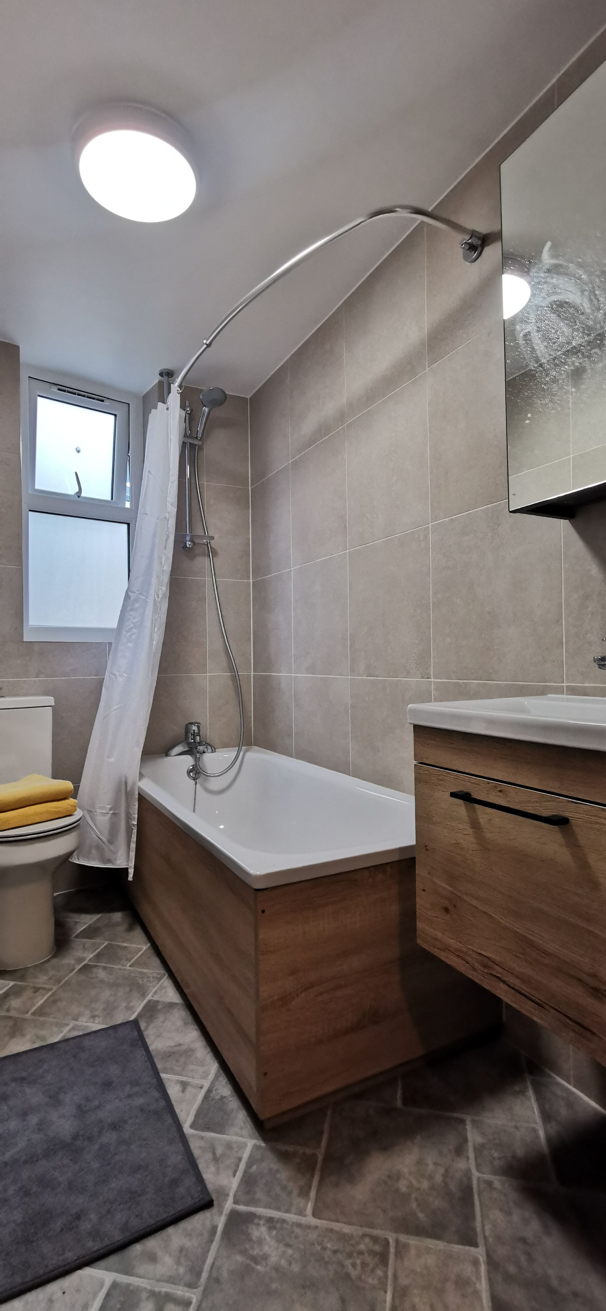 2 bedroom flat flat/apartment Let in Willesden Green - Photograph 8