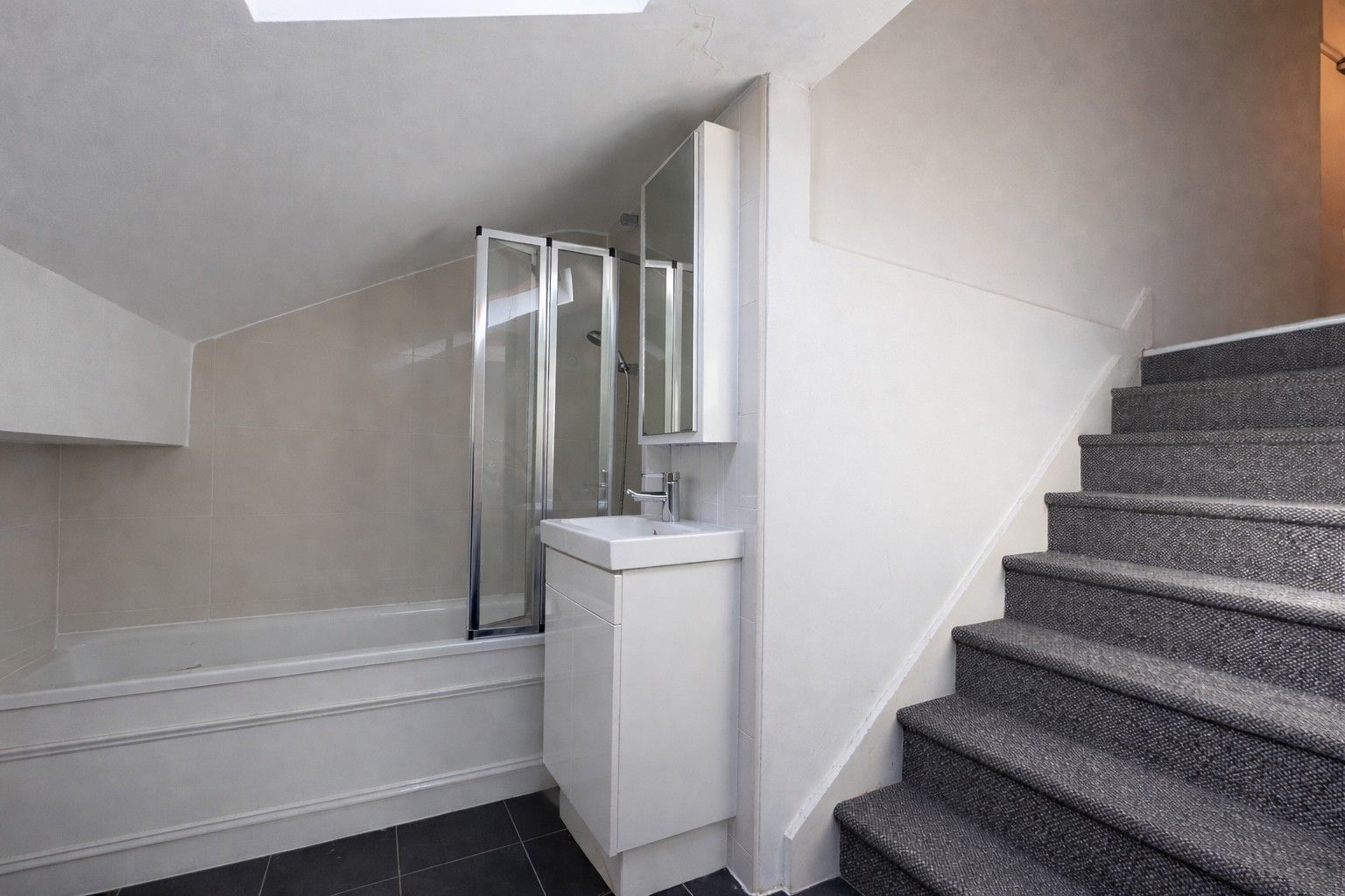 1 bedroom apartment flat/apartment To Let in Enfield - Photograph 4