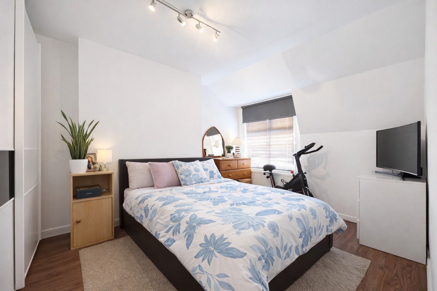 1 bedroom apartment flat/apartment To Let in Enfield - Property photograph