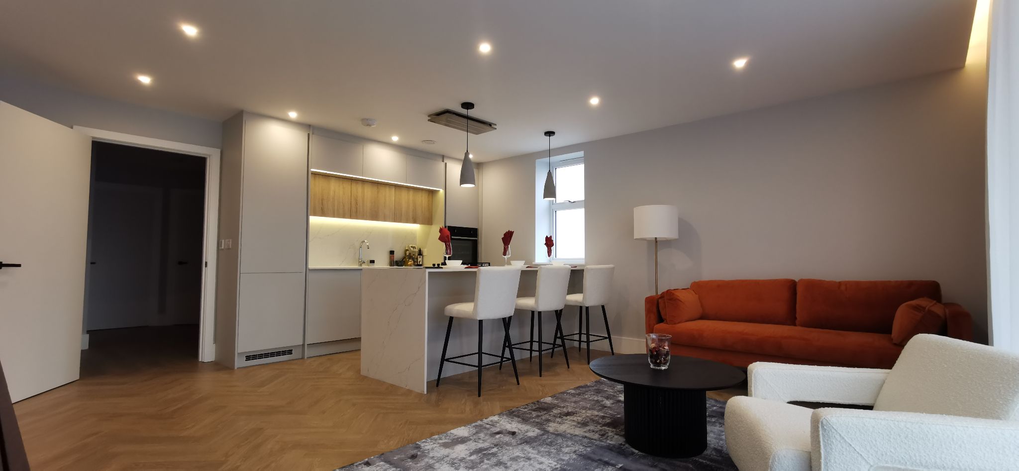 2 bedroom apartment flat/apartment To Let in London - Property photograph