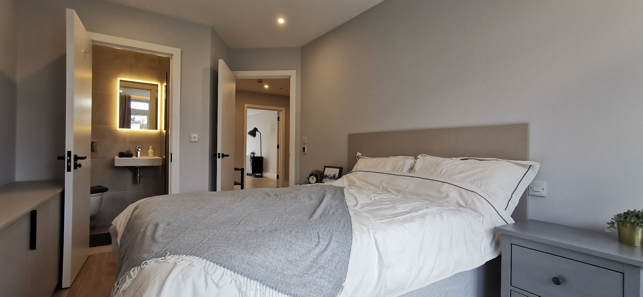 2 bedroom apartment flat/apartment To Let in London - Photograph 4