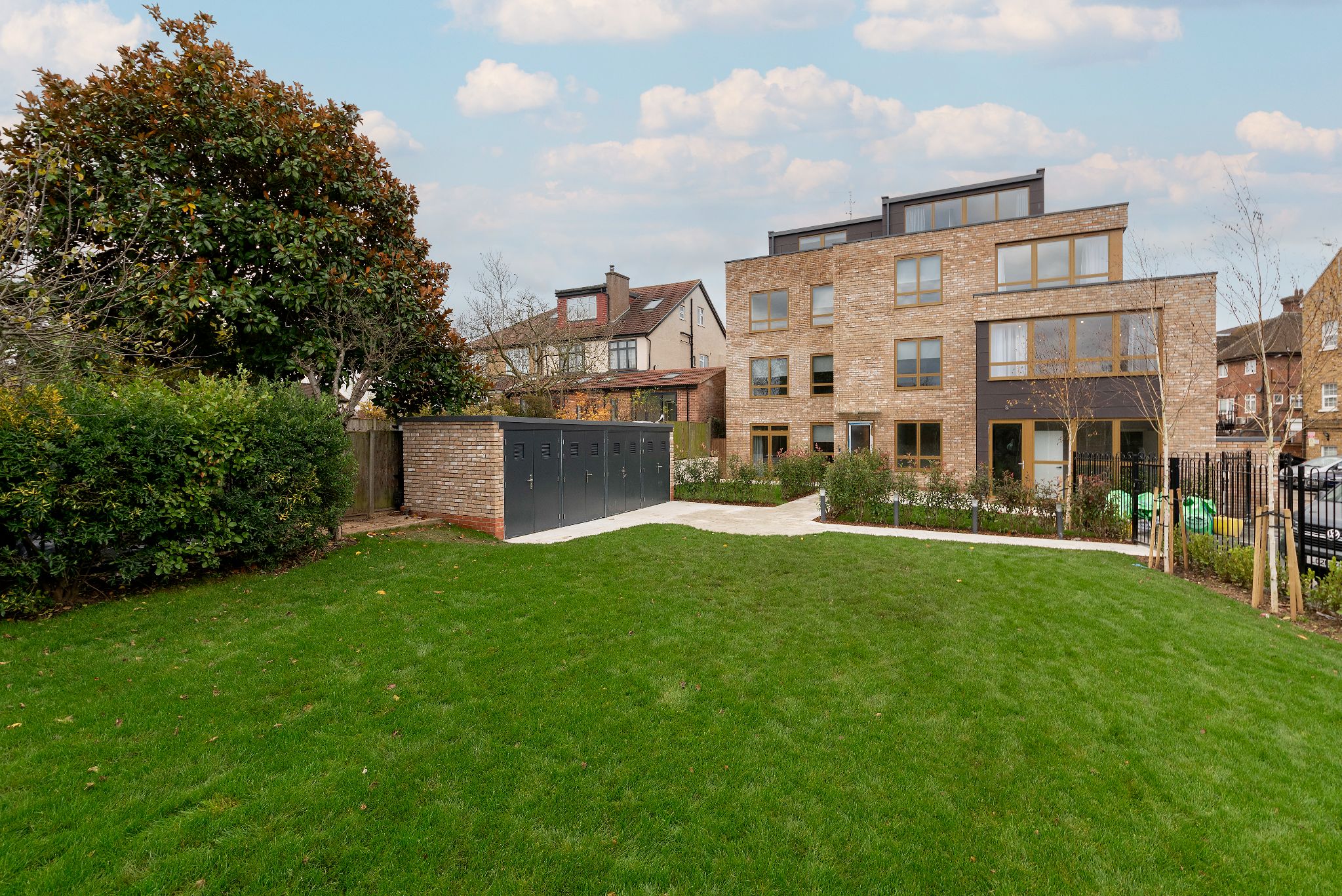 1 bedroom apartment flat/apartment To Let in Kenton - Communal outdoor space